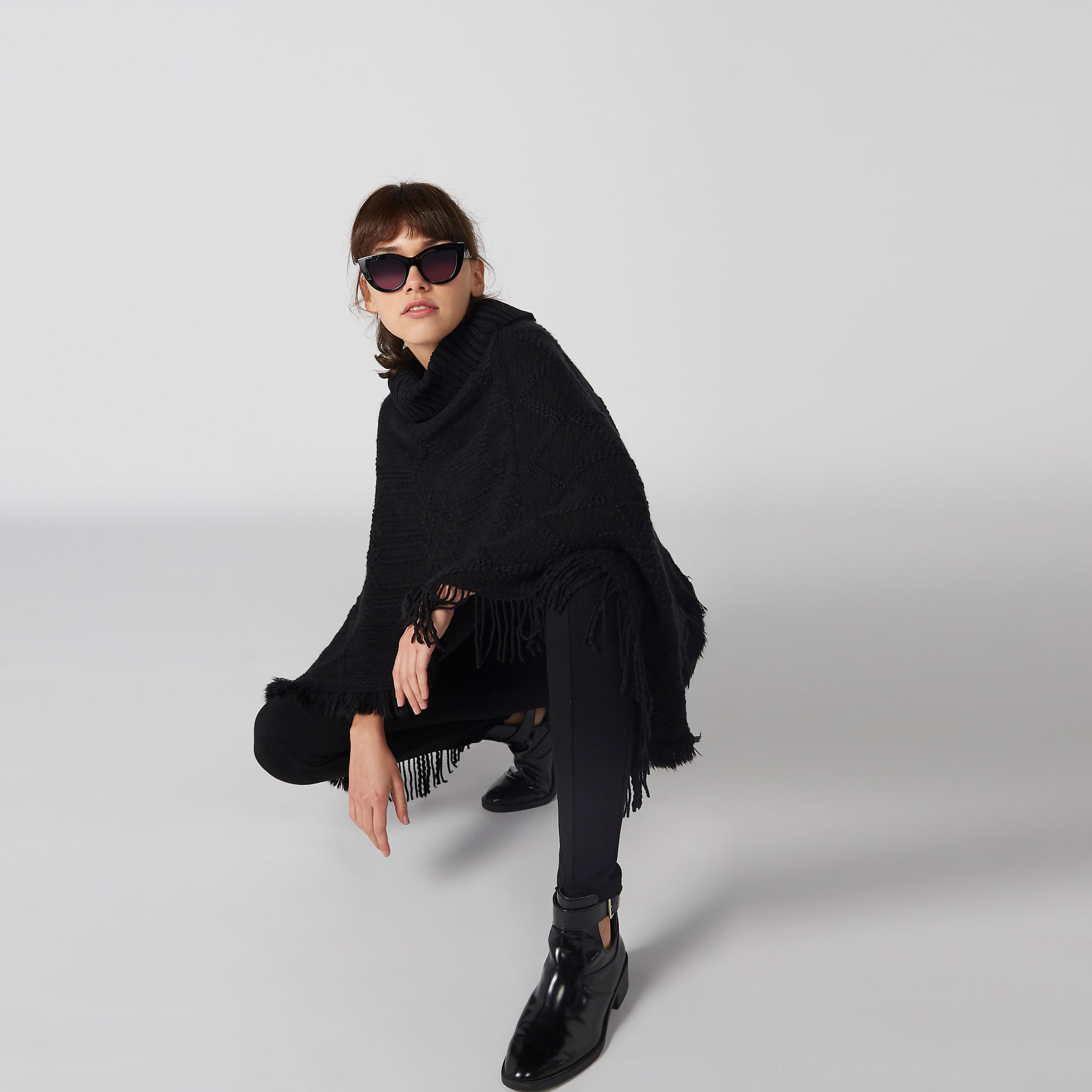سترة بتصميم بونشو بارز الملمس وياقة مستديرة ضيّقة وشراشيب-women-winterwear-cardigansandjumpers-cardigans-image-3