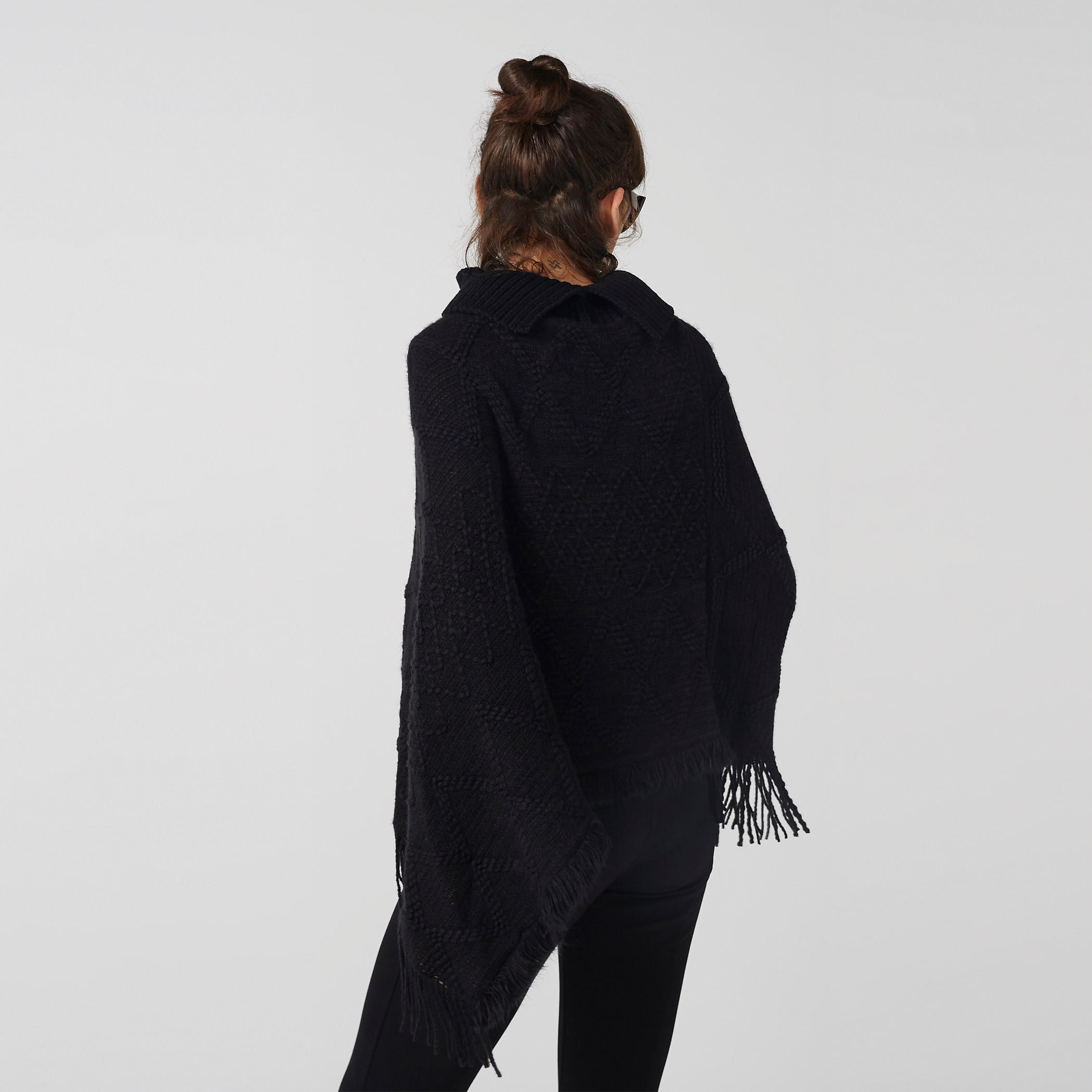سترة بتصميم بونشو بارز الملمس وياقة مستديرة ضيّقة وشراشيب-women-winterwear-cardigansandjumpers-cardigans-image-5