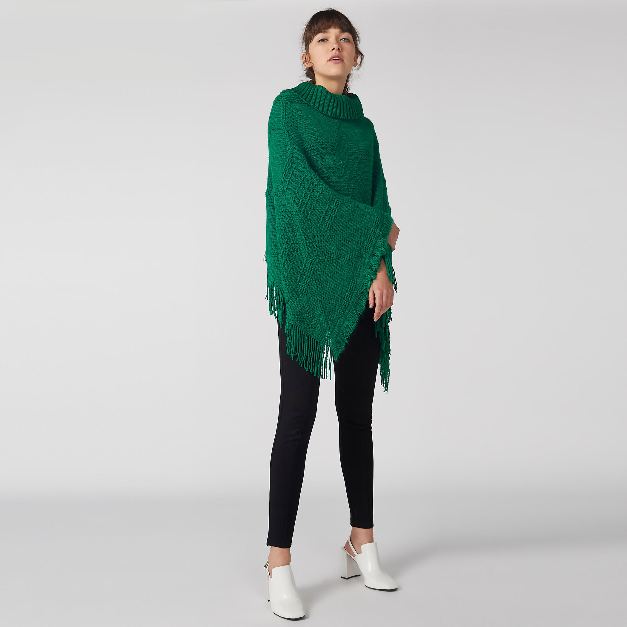 سترة بتصميم بونشو بارزة الملمس وياقة مستديرة ضيّقة وشراشيب-women-winterwear-cardigansandjumpers-cardigans-image-1