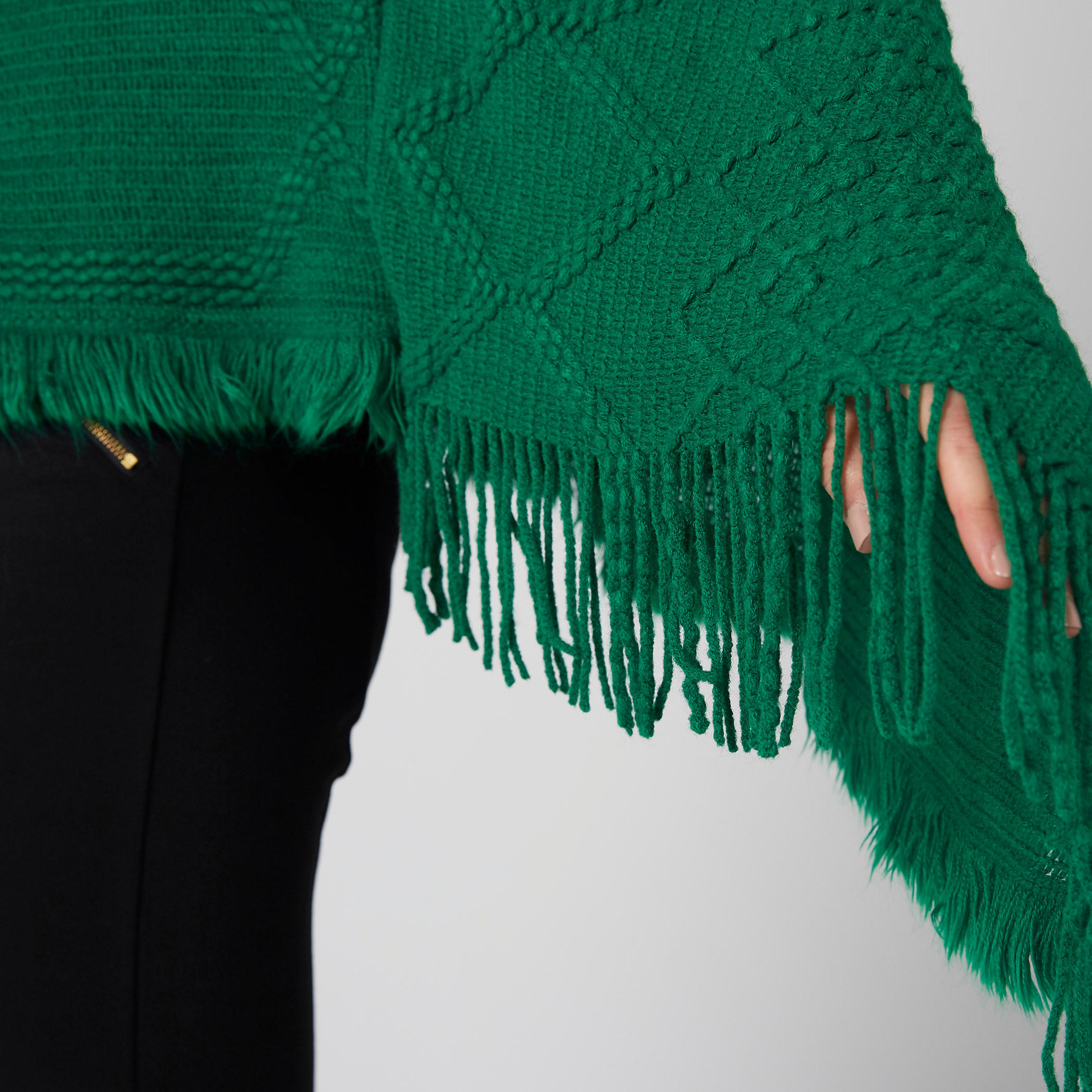 سترة بتصميم بونشو بارزة الملمس وياقة مستديرة ضيّقة وشراشيب-women-winterwear-cardigansandjumpers-cardigans-image-3