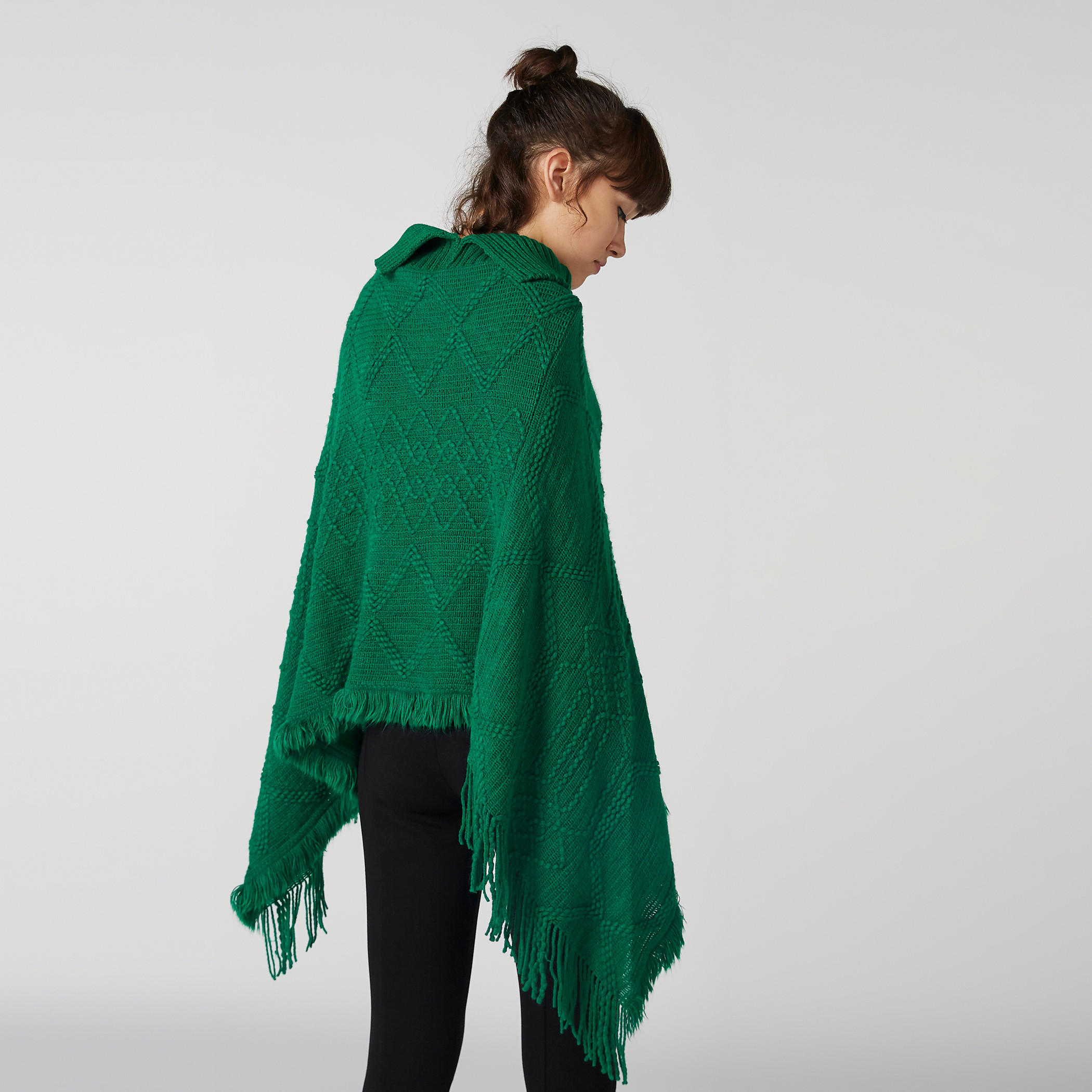 سترة بتصميم بونشو بارزة الملمس وياقة مستديرة ضيّقة وشراشيب-women-winterwear-cardigansandjumpers-cardigans-image-6