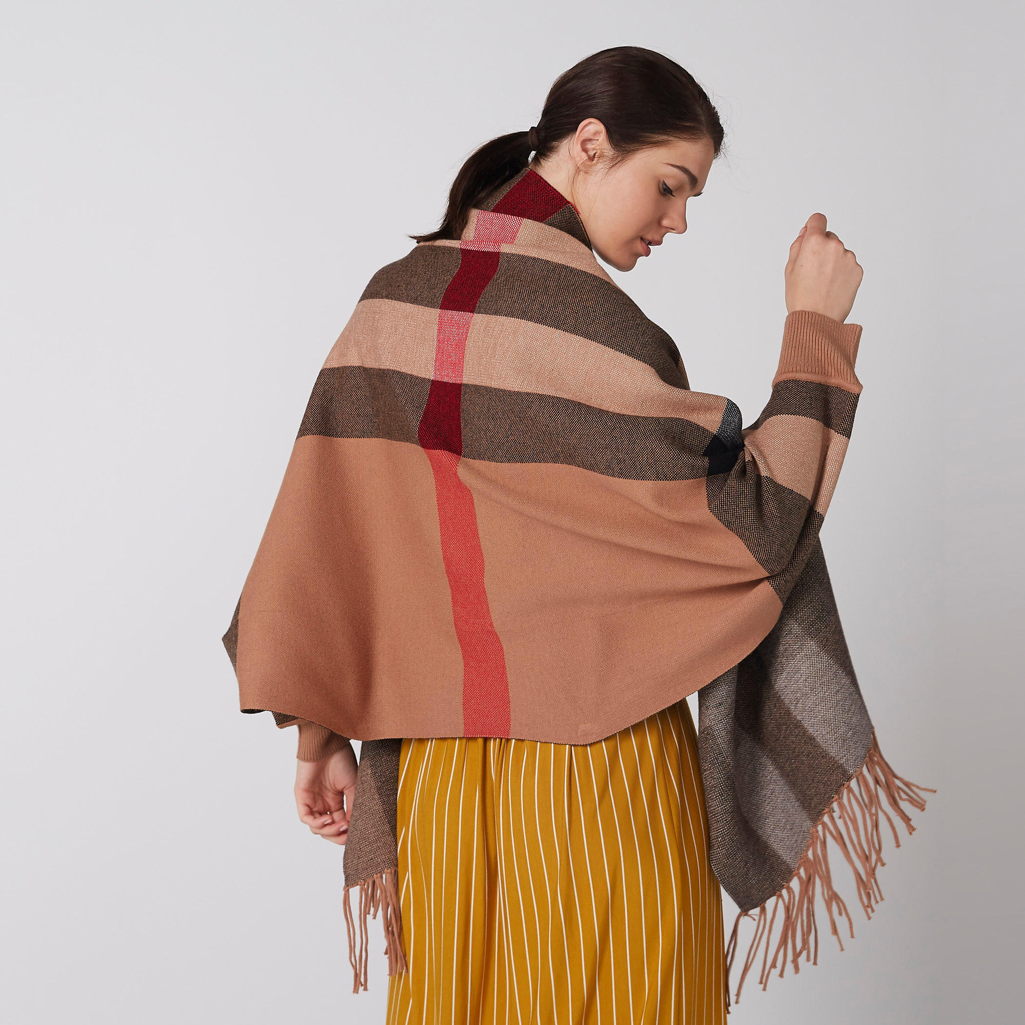 سترة كارديجان كاروهات طويلة ومفتوحة من الأمام بشرّابات-women-winterwear-cardigansandjumpers-cardigans-image-5