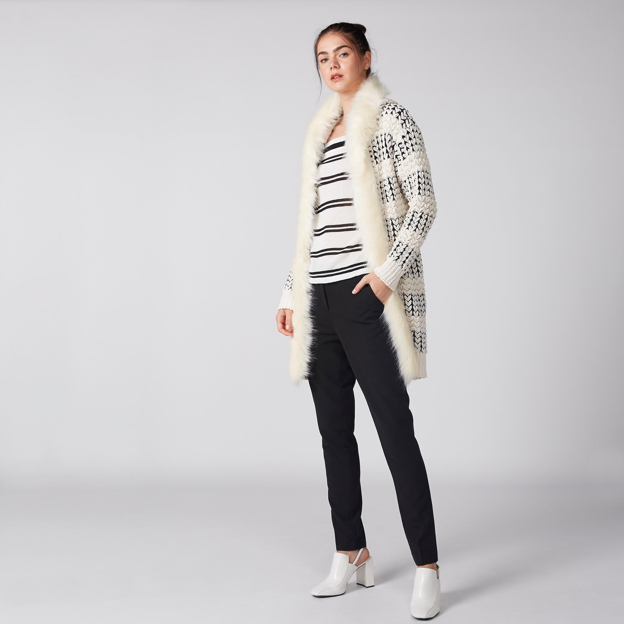 كارديجن بتفاصيل قطيفة وأكمام طويلة وقبّعة-women-winterwear-hoodiesandsweatshirts-hoodies-image-2