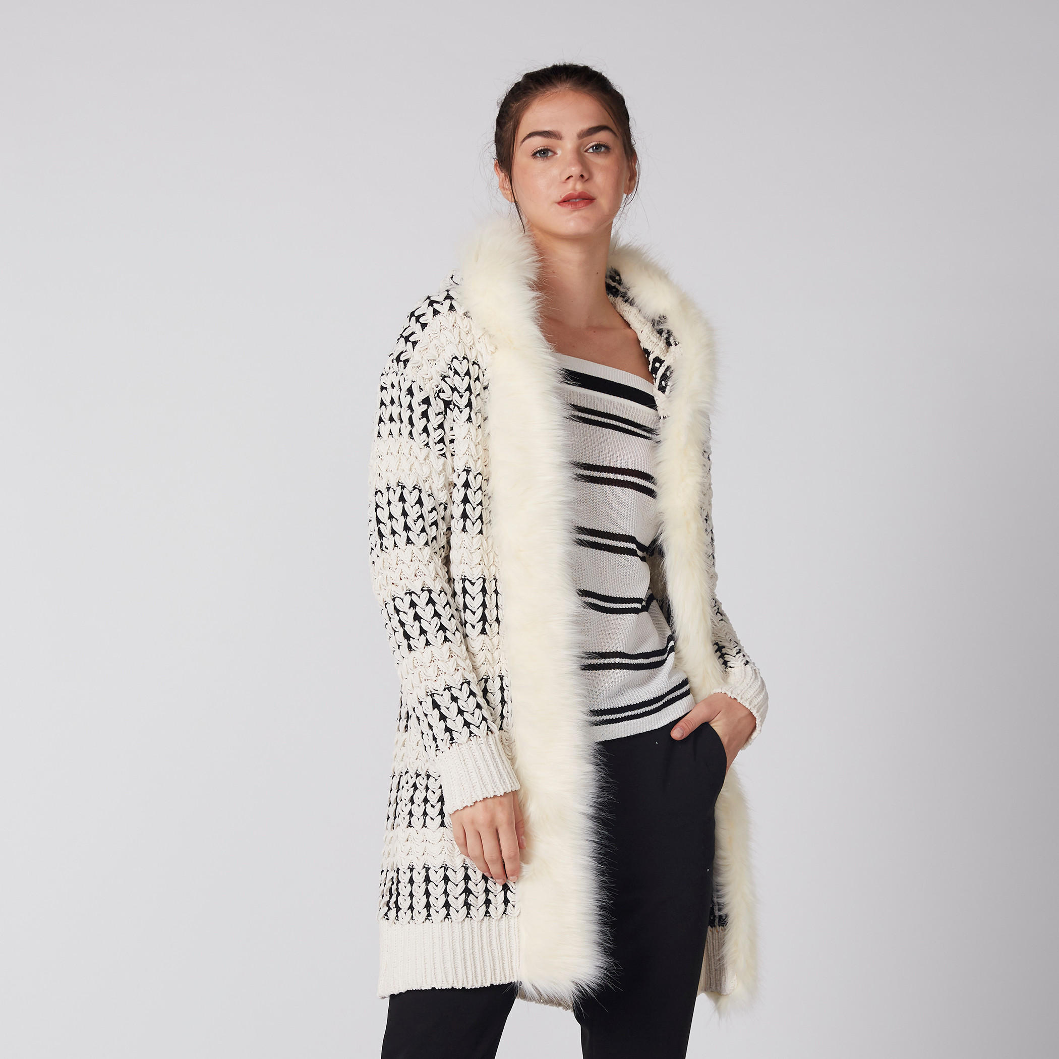 كارديجن بتفاصيل قطيفة وأكمام طويلة وقبّعة-women-winterwear-hoodiesandsweatshirts-hoodies-image-3