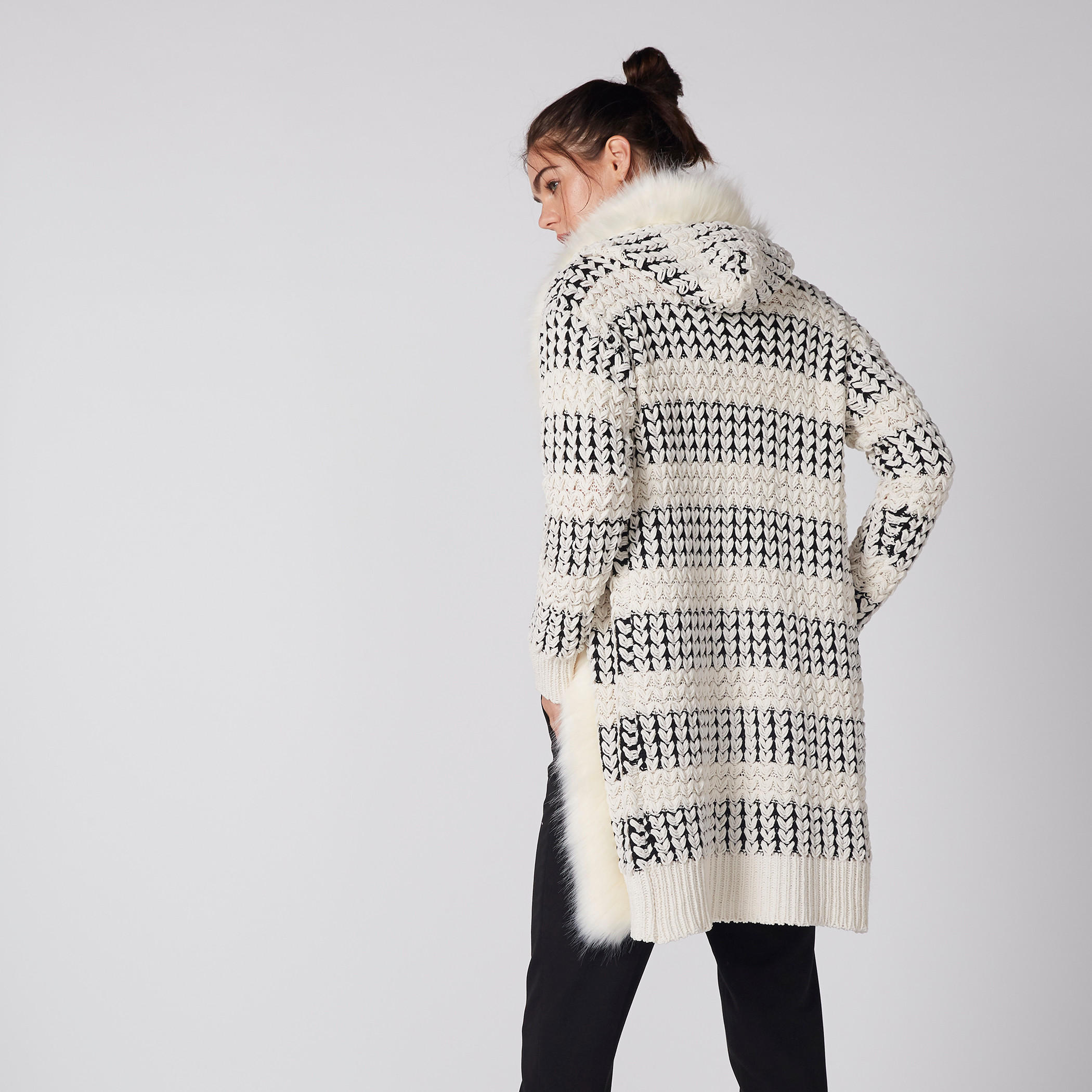 كارديجن بتفاصيل قطيفة وأكمام طويلة وقبّعة-women-winterwear-hoodiesandsweatshirts-hoodies-image-5