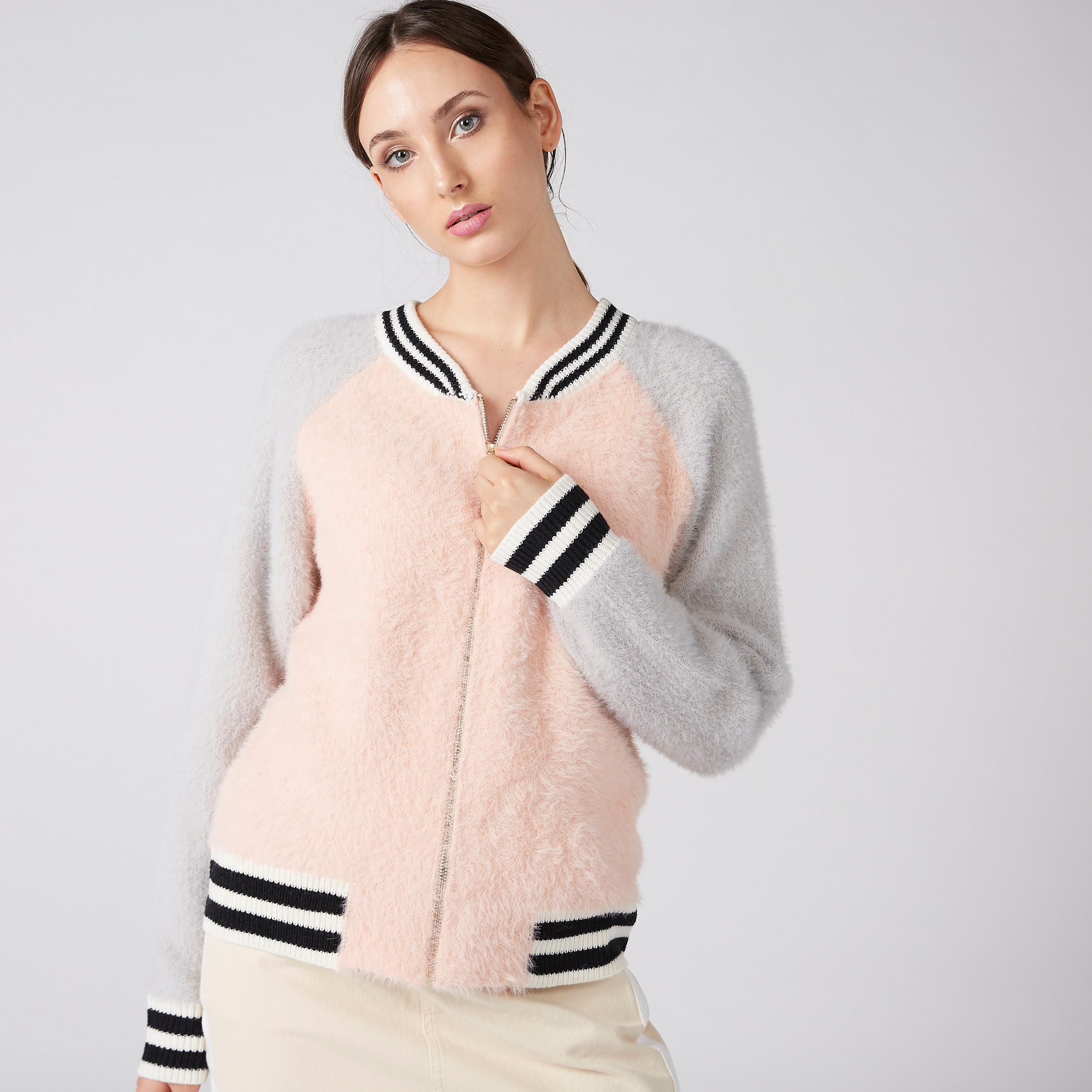 جاكيت بأكمام مغايرة وسحّاب إغلاق وتفاصيل قطيفة-women-winterwear-coatsandjackets-jackets-image-1