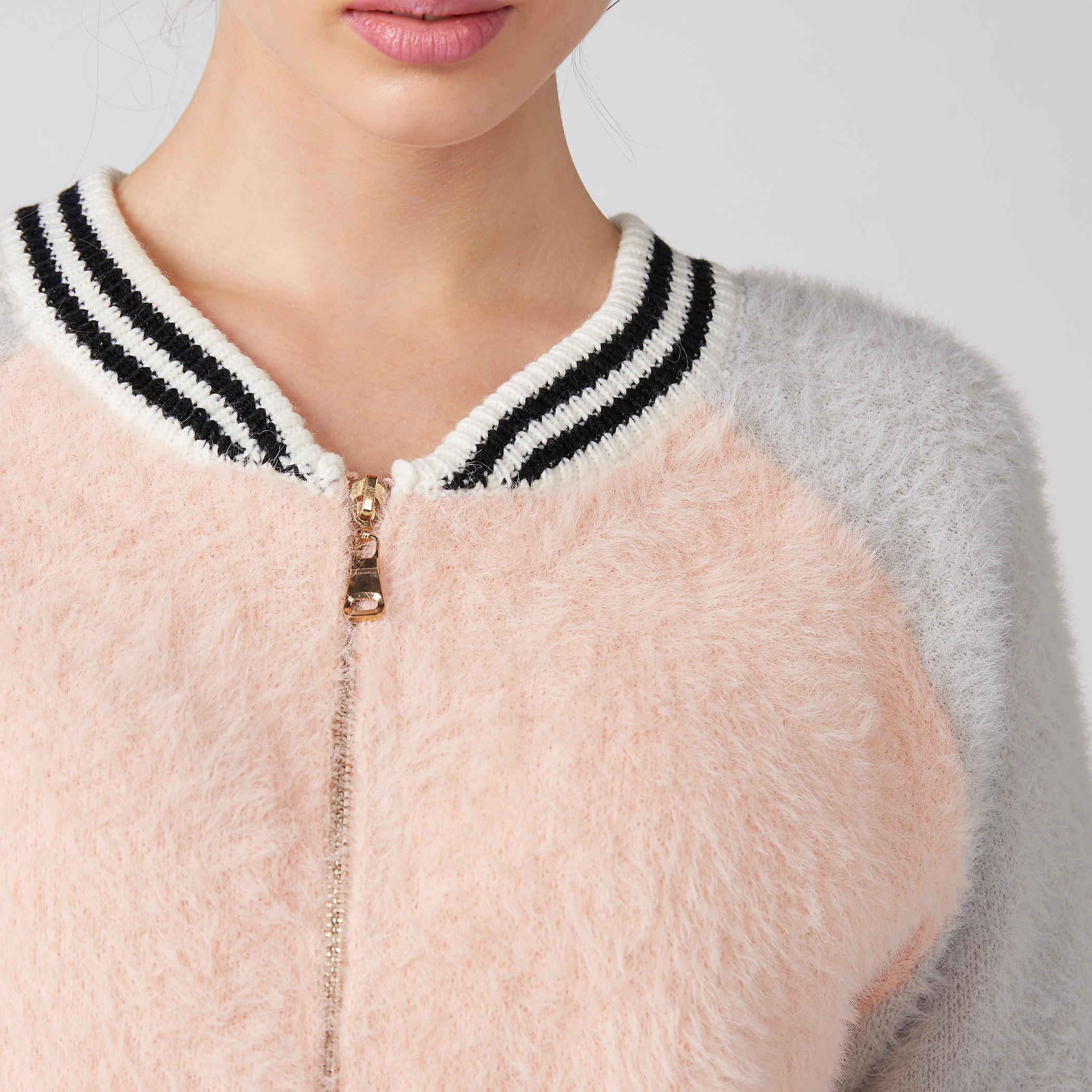 جاكيت بأكمام مغايرة وسحّاب إغلاق وتفاصيل قطيفة-women-winterwear-coatsandjackets-jackets-image-3