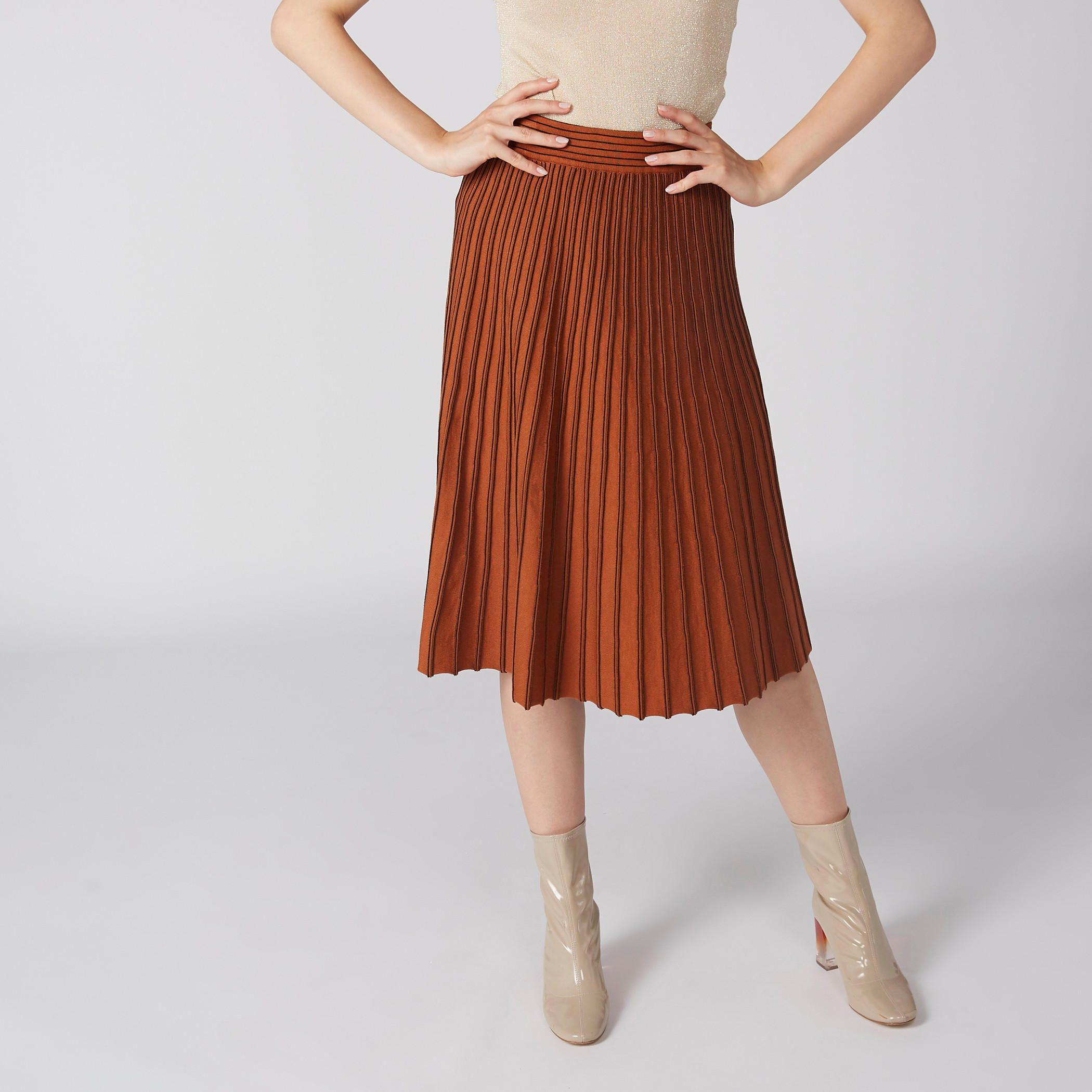 تنورة بارزة الملمس متوسطة الطول بخصر مطّاطي-women-clothing-bottoms-skirts-image-1