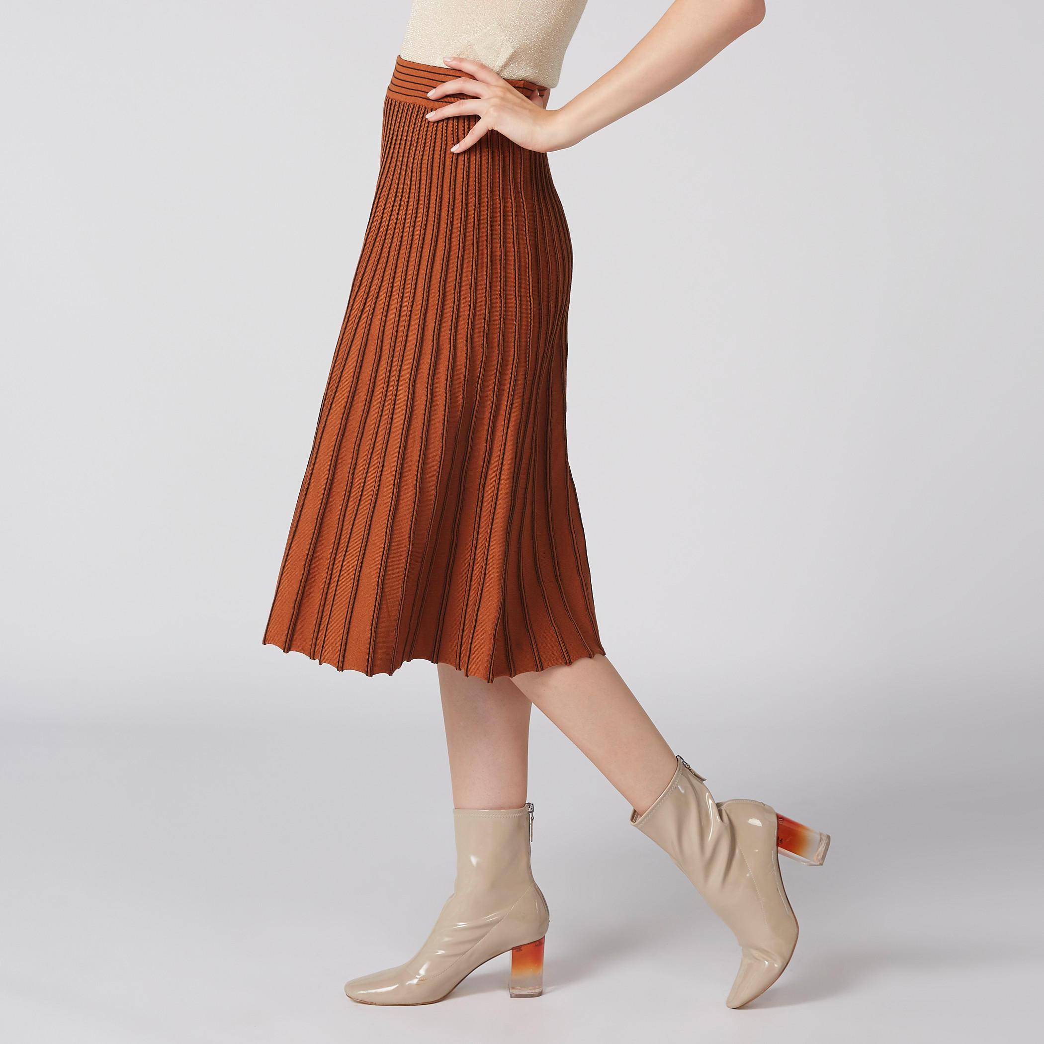 تنورة بارزة الملمس متوسطة الطول بخصر مطّاطي-women-clothing-bottoms-skirts-image-3