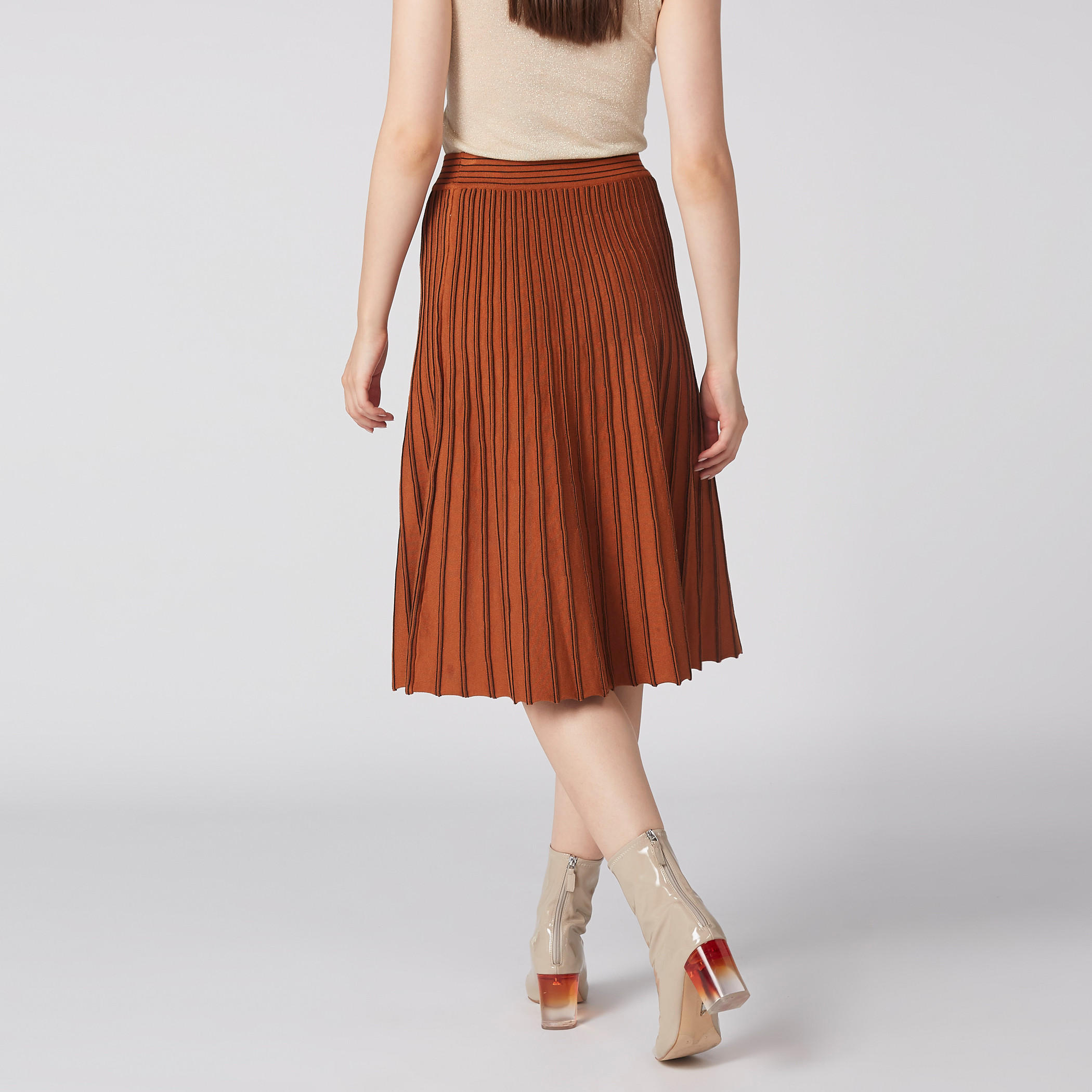 تنورة بارزة الملمس متوسطة الطول بخصر مطّاطي-women-clothing-bottoms-skirts-image-4