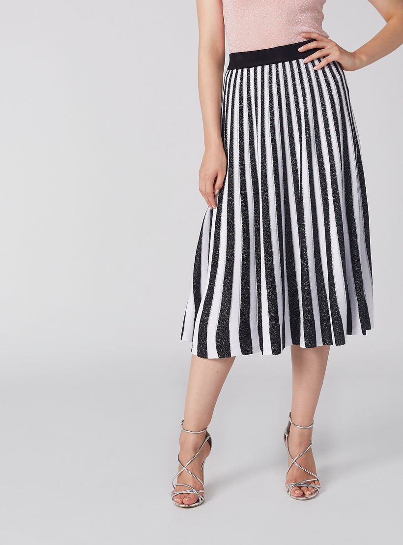 تنورة مقلّمة متوسطة الطول بخصر مطّاطي-women-clothing-bottoms-skirts-image-1