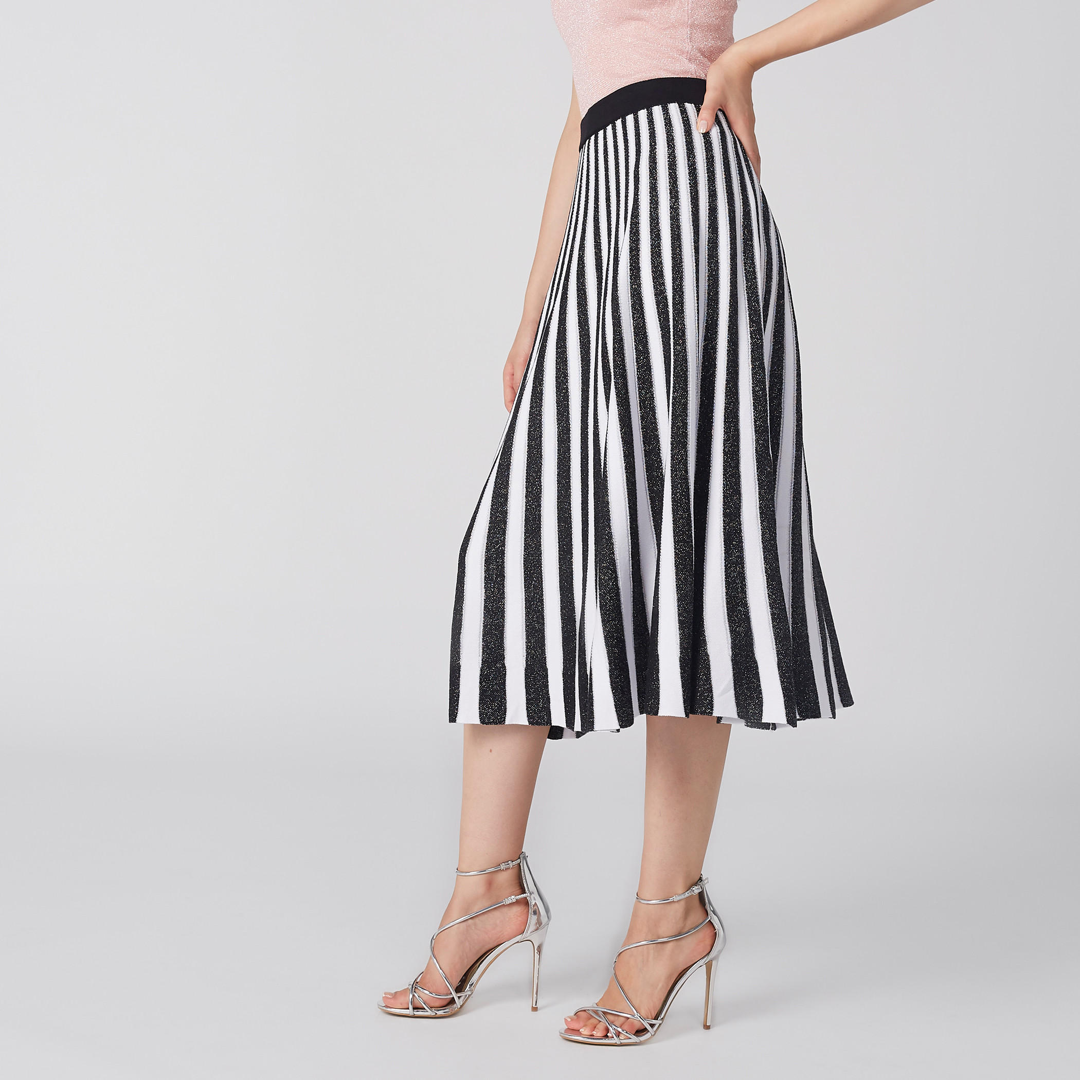 تنورة مقلّمة متوسطة الطول بخصر مطّاطي-women-clothing-bottoms-skirts-image-3