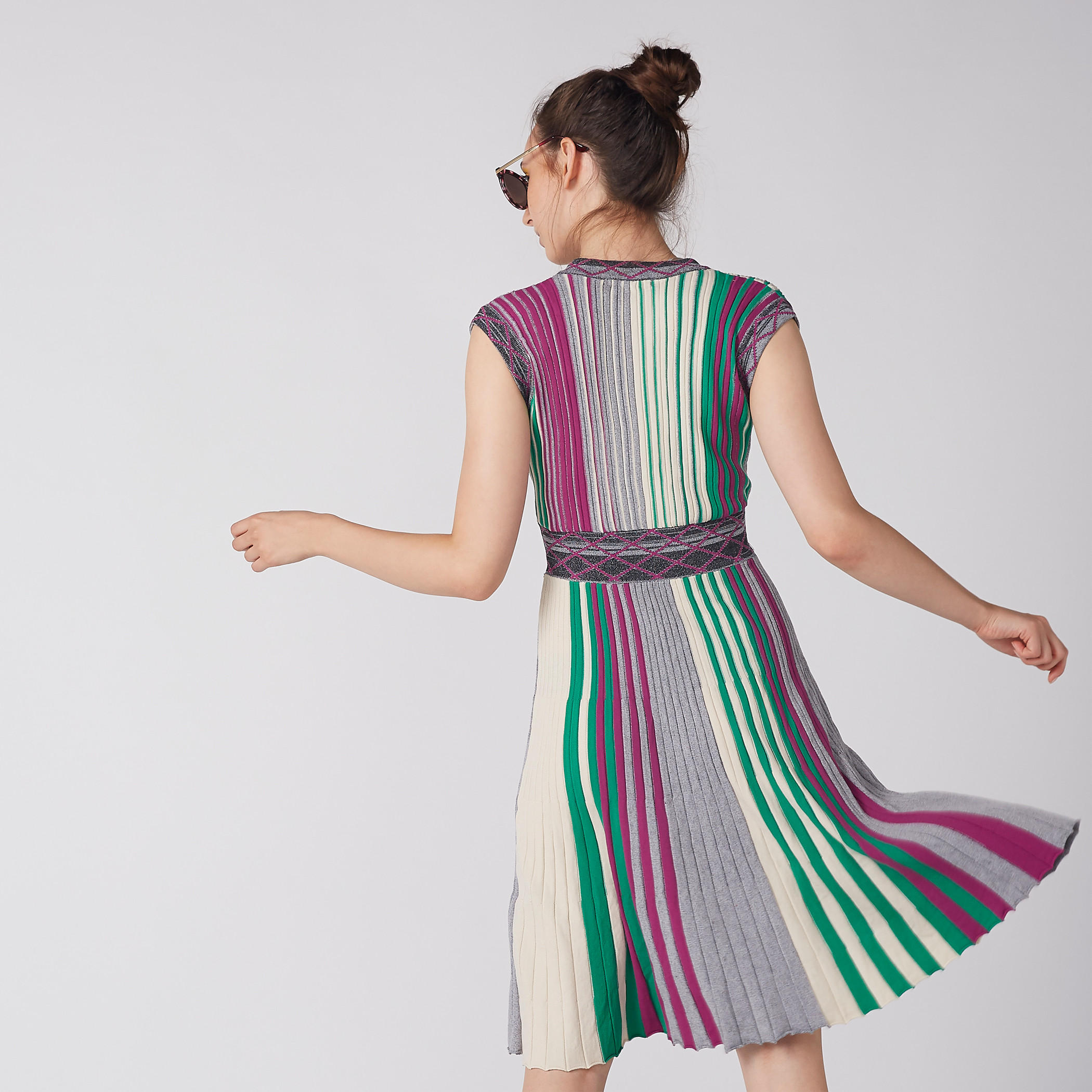 فستان مقلم متوسط الطول بياقة V-women-clothing-dresses-image-1