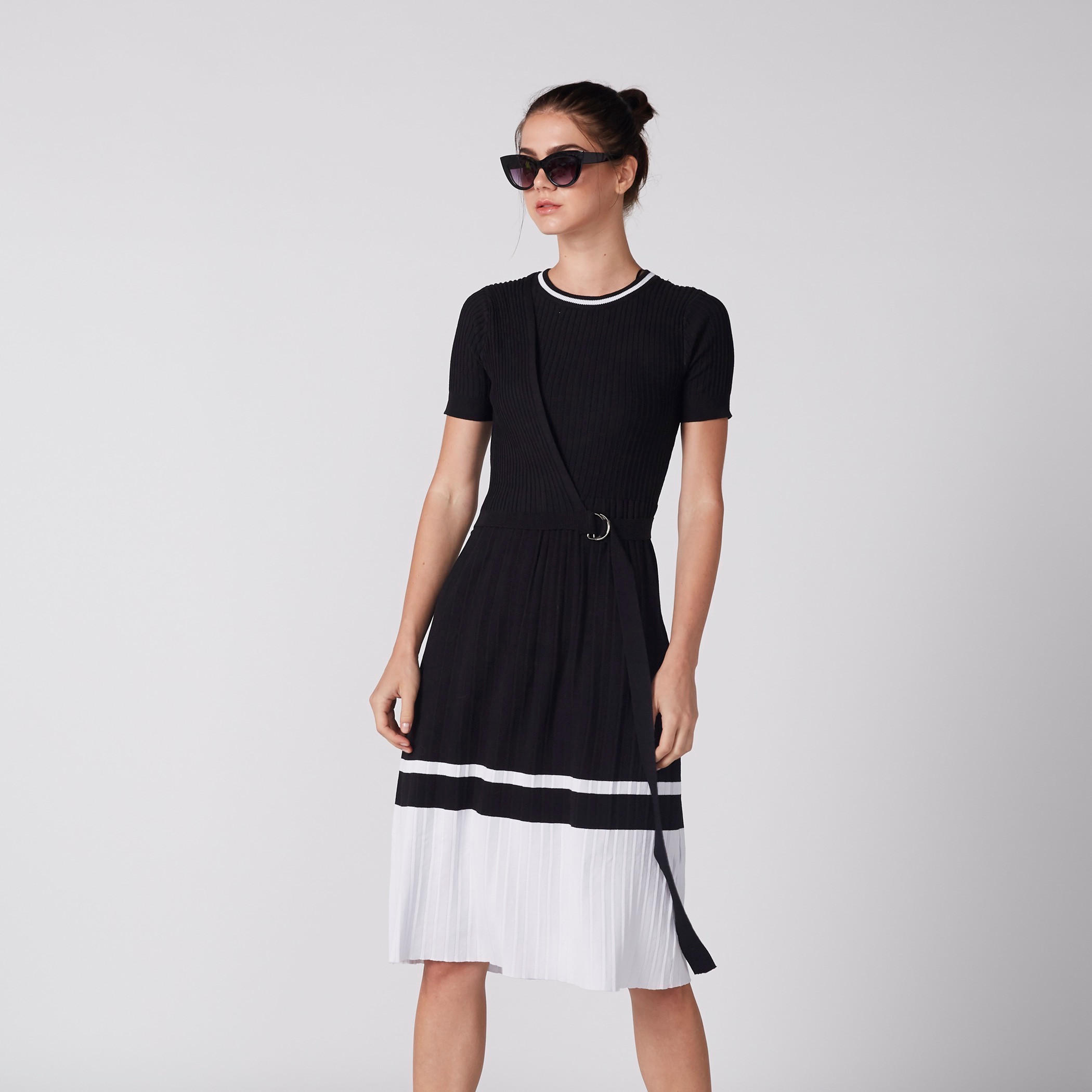 فستان بارز الملمس متوسط الطول بياقة مستديرة وأكمام قصيرة-women-clothing-dresses-image-2
