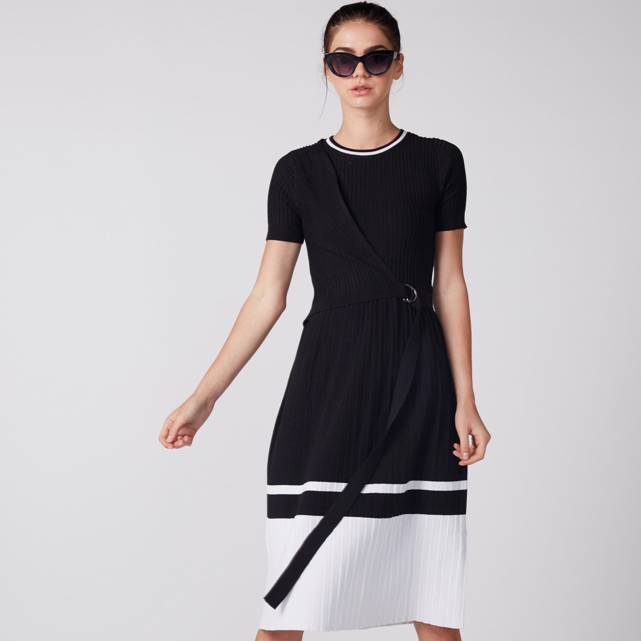 فستان بارز الملمس متوسط الطول بياقة مستديرة وأكمام قصيرة-women-clothing-dresses-image-4
