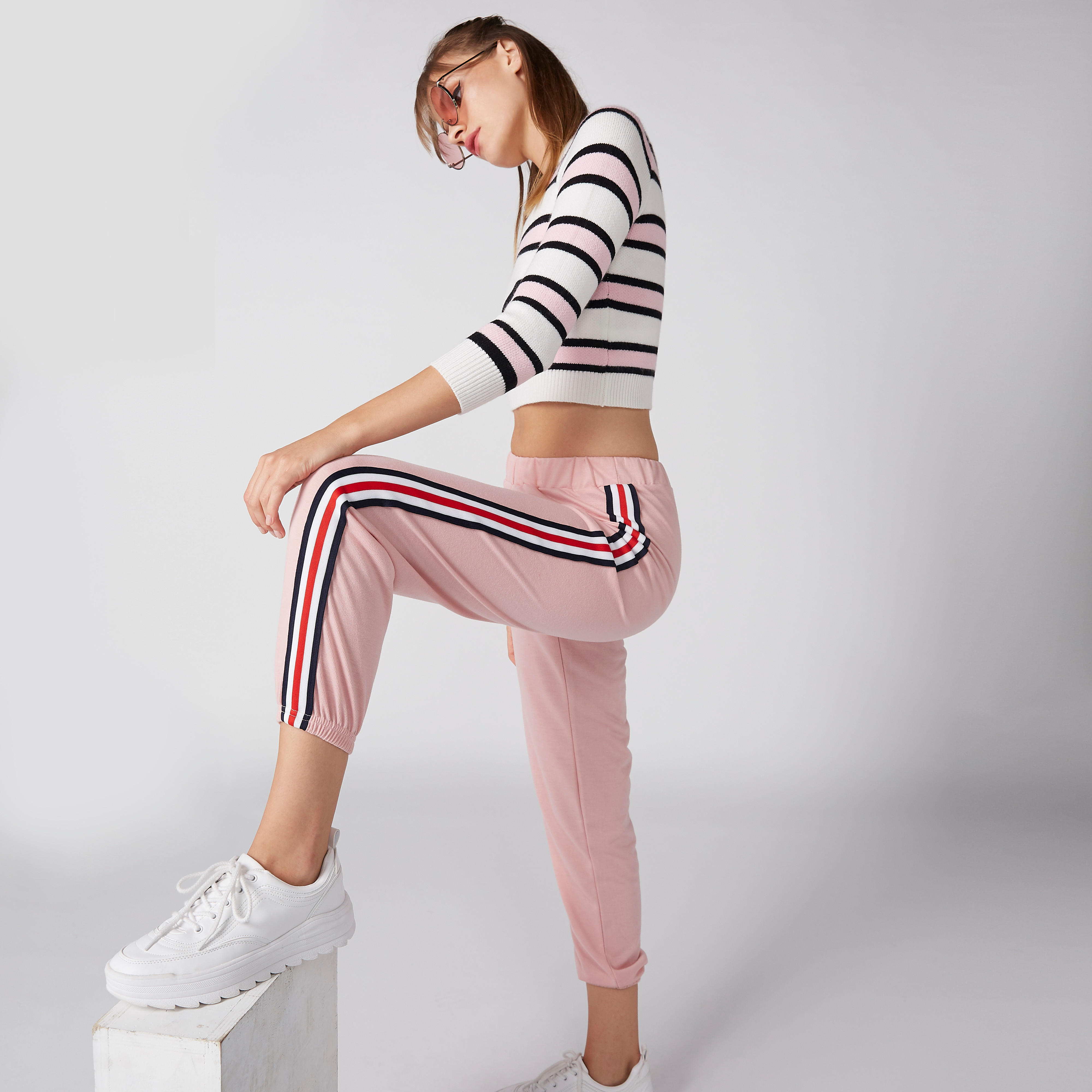 بلوزة قصيرة مقلّمة بياقة مستديرة وأكمام 3/4-women-clothing-tshirts-image-3