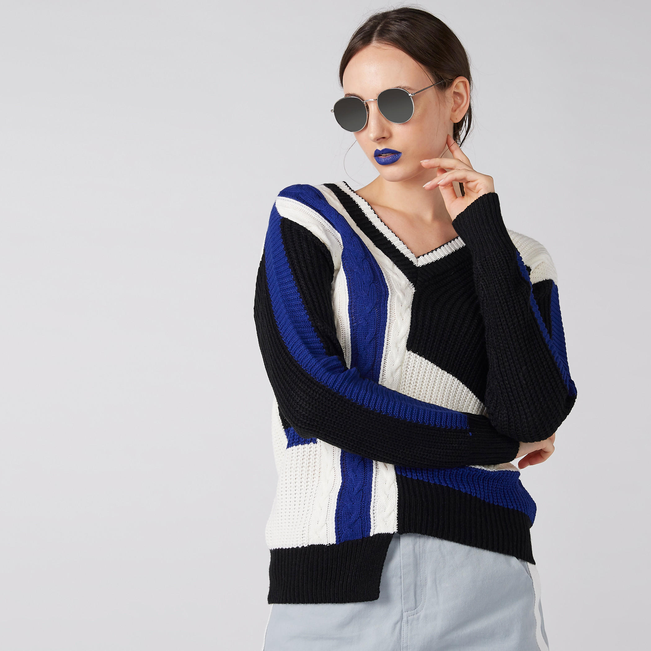 كنزة بارزة الملمس بياقة V وأكمام طويلة-women-clothing-cardigansandjumpers-jumpers-image-1