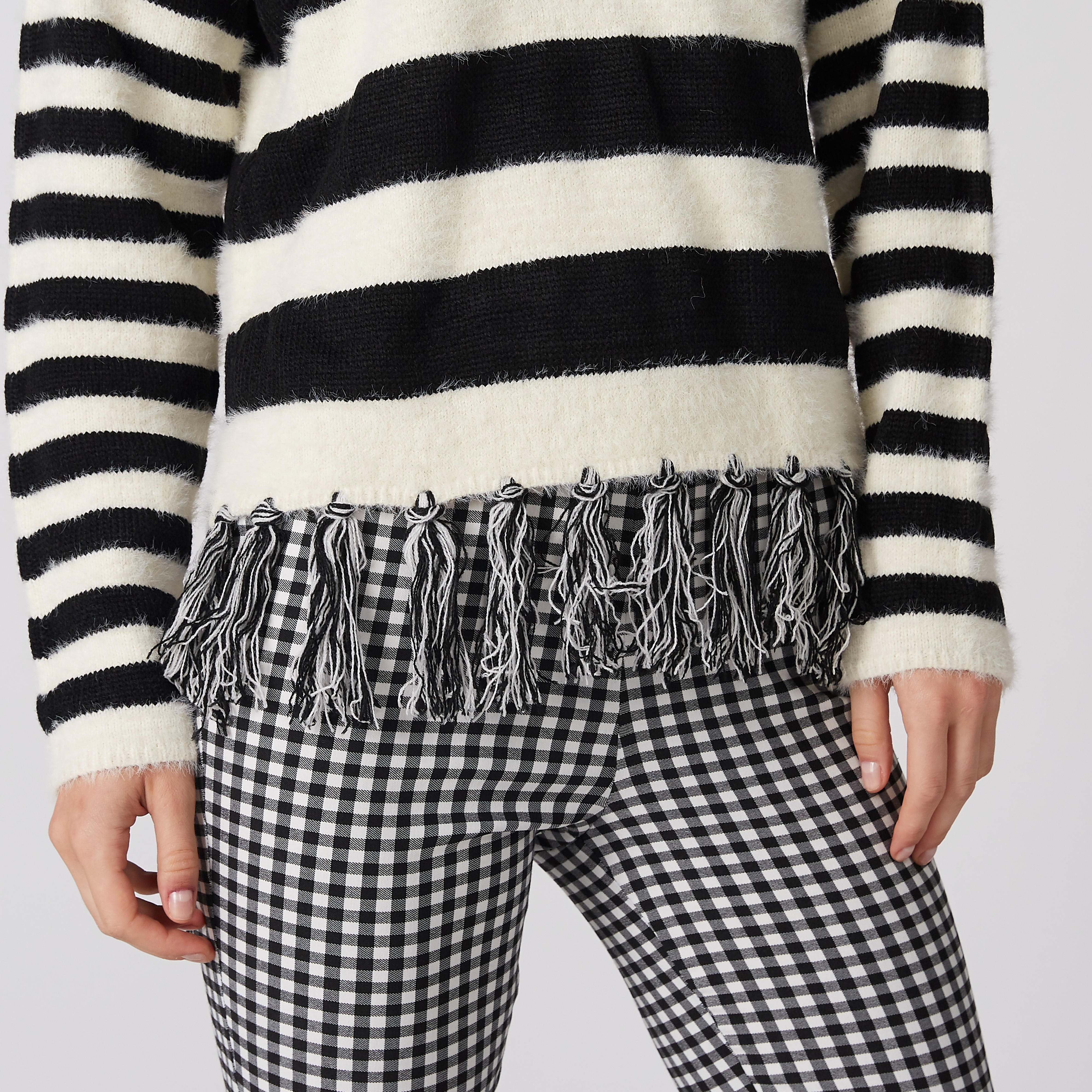 سويتر مقلّم بأكمام طويلة وشراشيب-women-clothing-cardigansandjumpers-jumpers-image-2