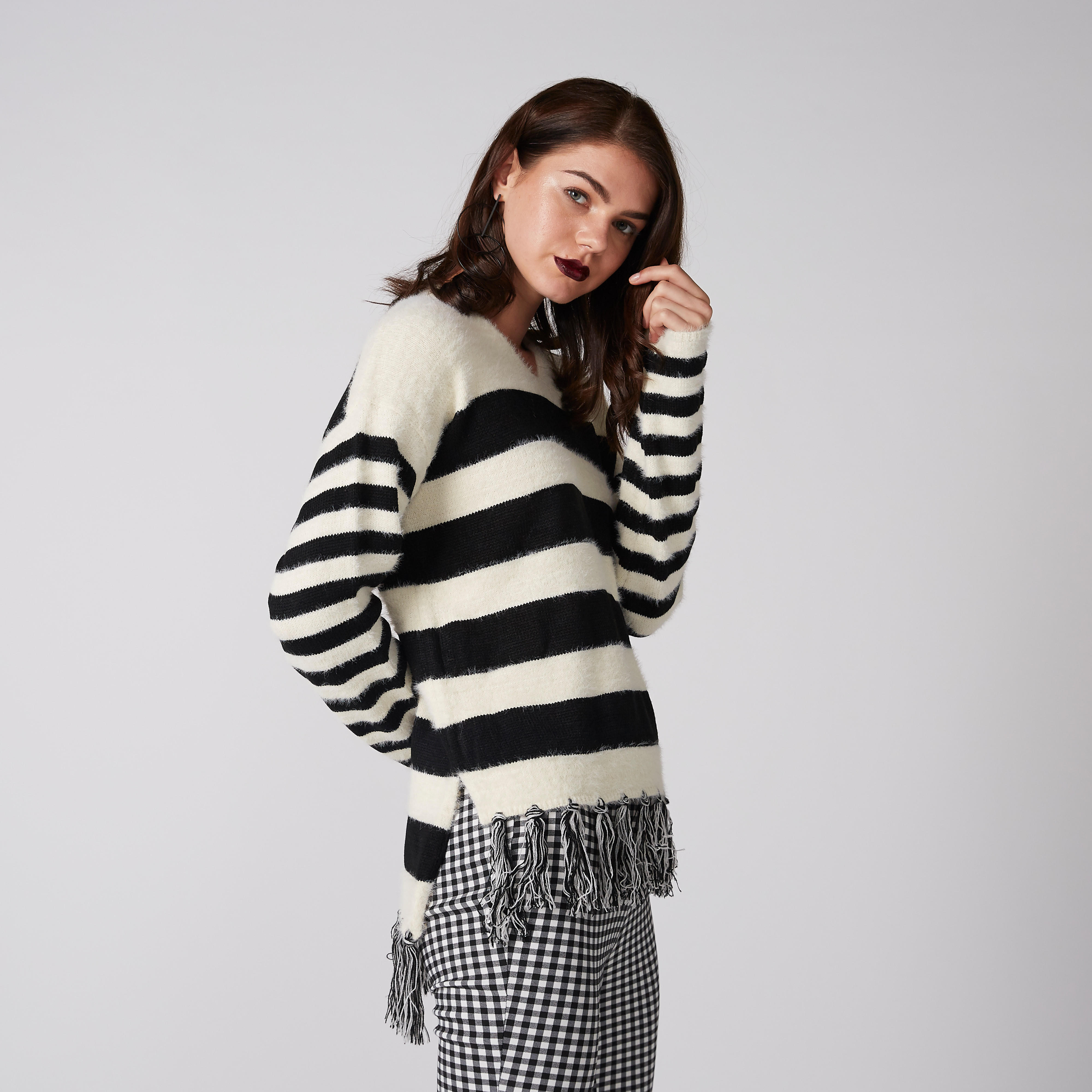 سويتر مقلّم بأكمام طويلة وشراشيب-women-clothing-cardigansandjumpers-jumpers-image-3