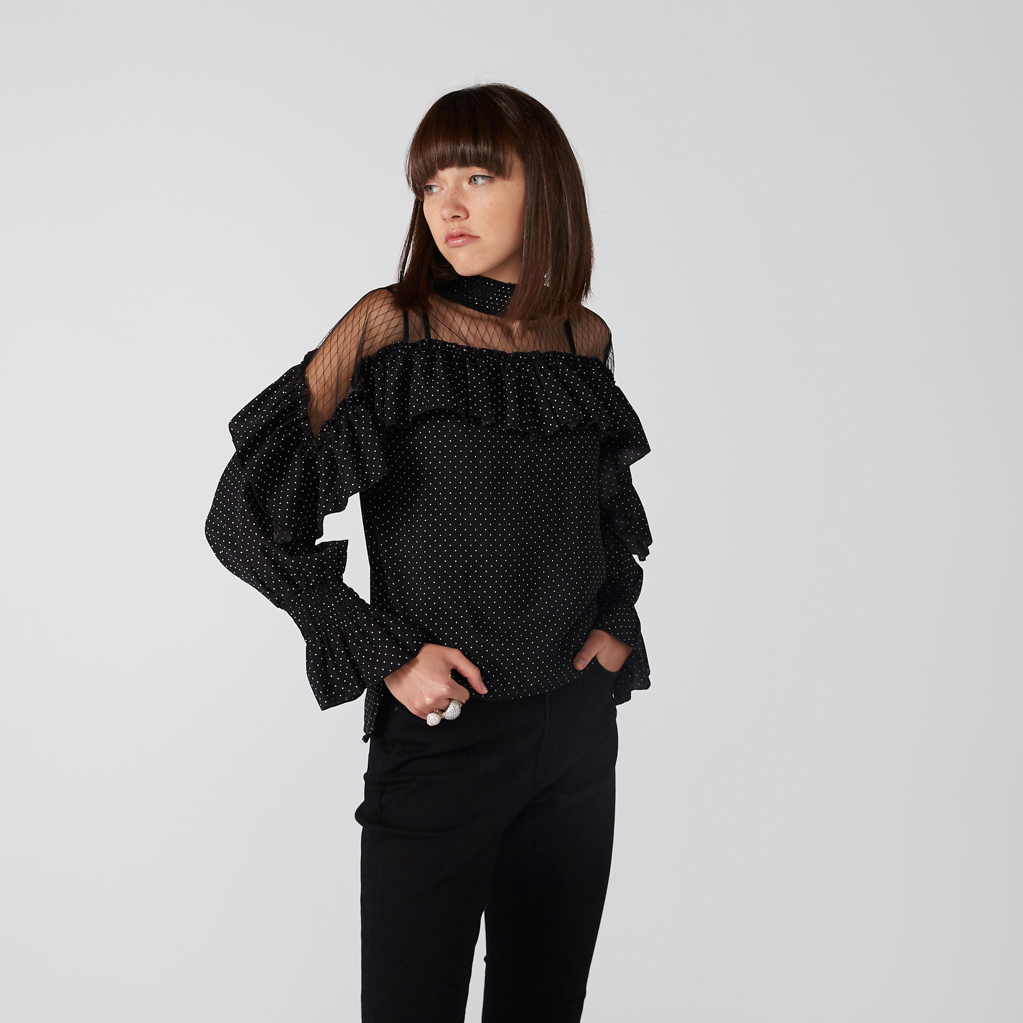 بلوزة بطبعات منقطة وياقة عالية وكشكش-women-clothing-shirtsandblouses-blouses-image-1
