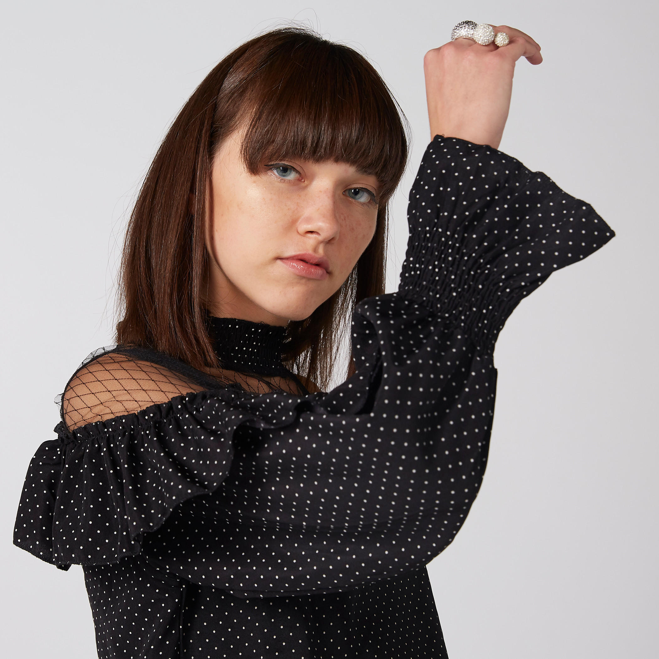 بلوزة بطبعات منقطة وياقة عالية وكشكش-women-clothing-shirtsandblouses-blouses-image-3