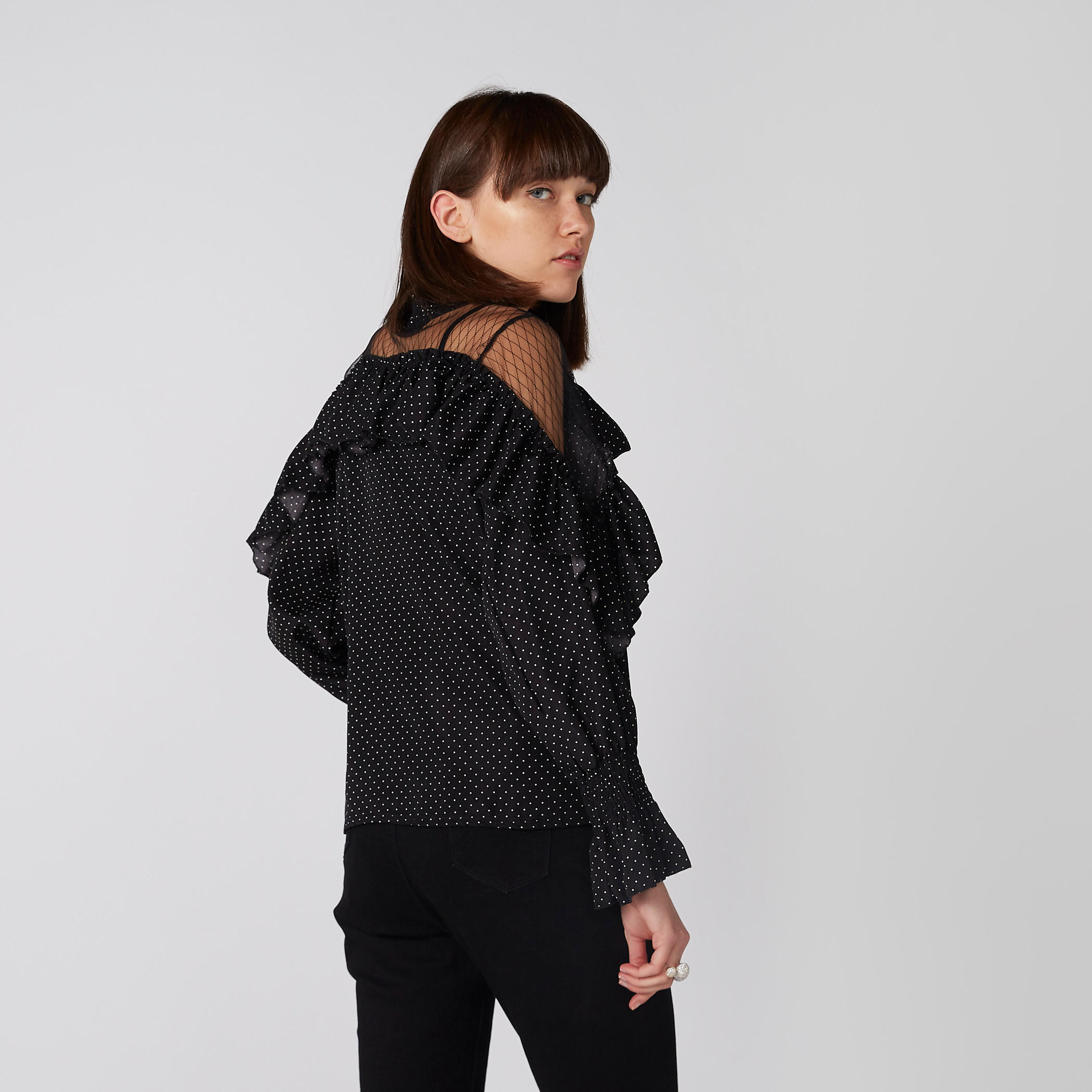 بلوزة بطبعات منقطة وياقة عالية وكشكش-women-clothing-shirtsandblouses-blouses-image-4