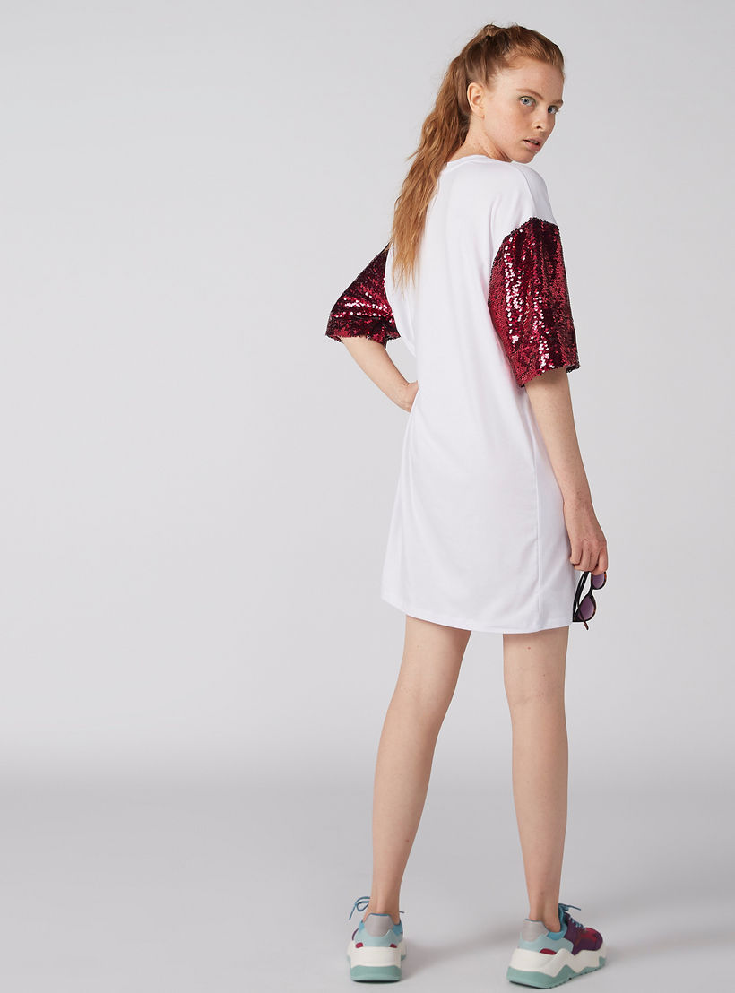تيشيرت بياقة مستديرة وأكمام قصيرة مزيّن بالترتر-women-clothing-tshirts-image-2