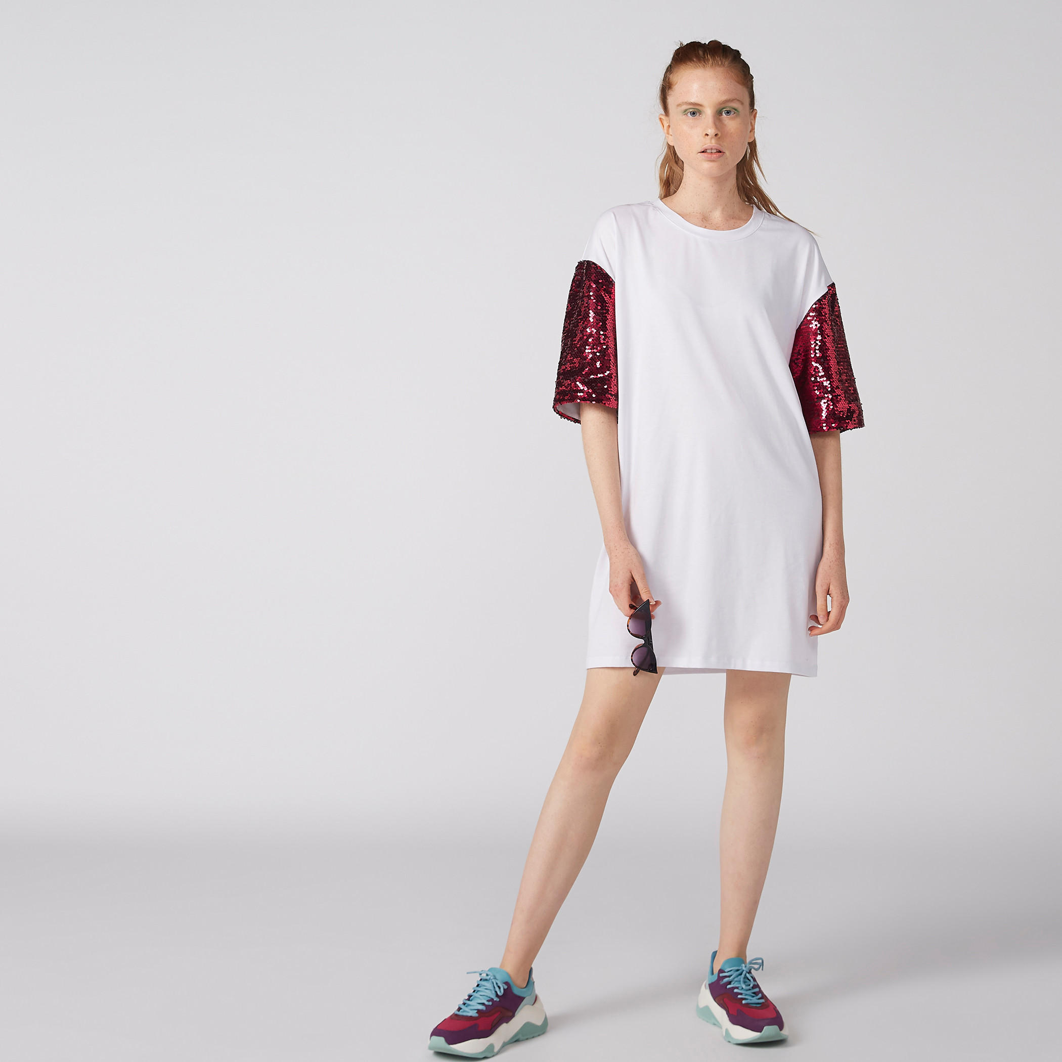تيشيرت بياقة مستديرة وأكمام قصيرة مزيّن بالترتر-women-clothing-tshirts-image-3