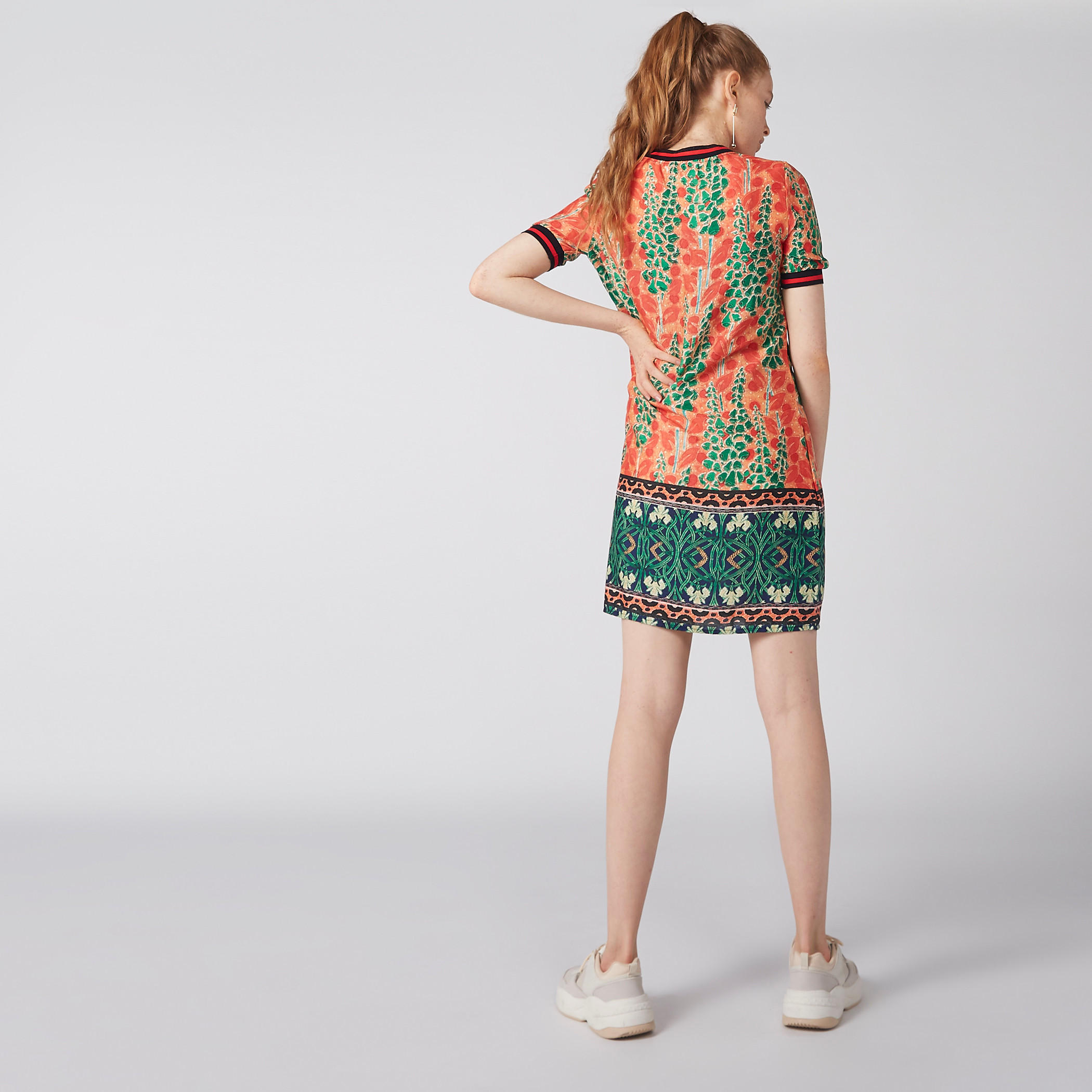 فستان متوسط الطول بياقة مستديرة وأكمام قصيرة وطبعات أزهار-women-clothing-dresses-image-4