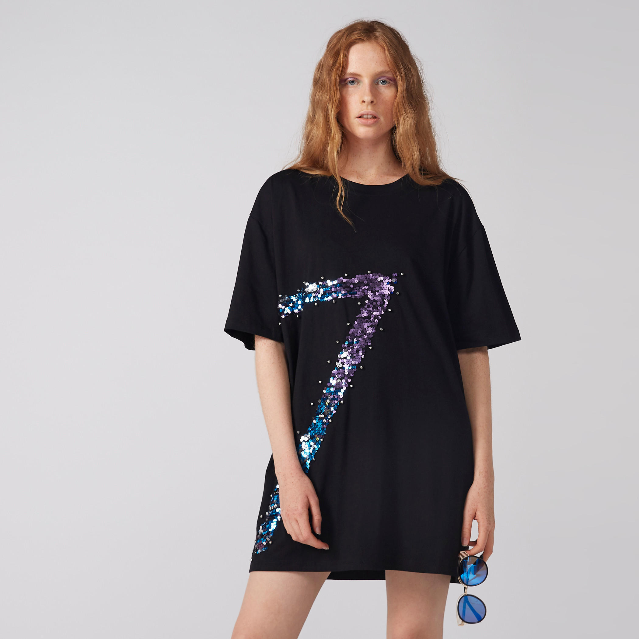 تيشيرت فضفاض بأكمام قصيرة مزيّن بالترتر-women-clothing-tshirts-image-2