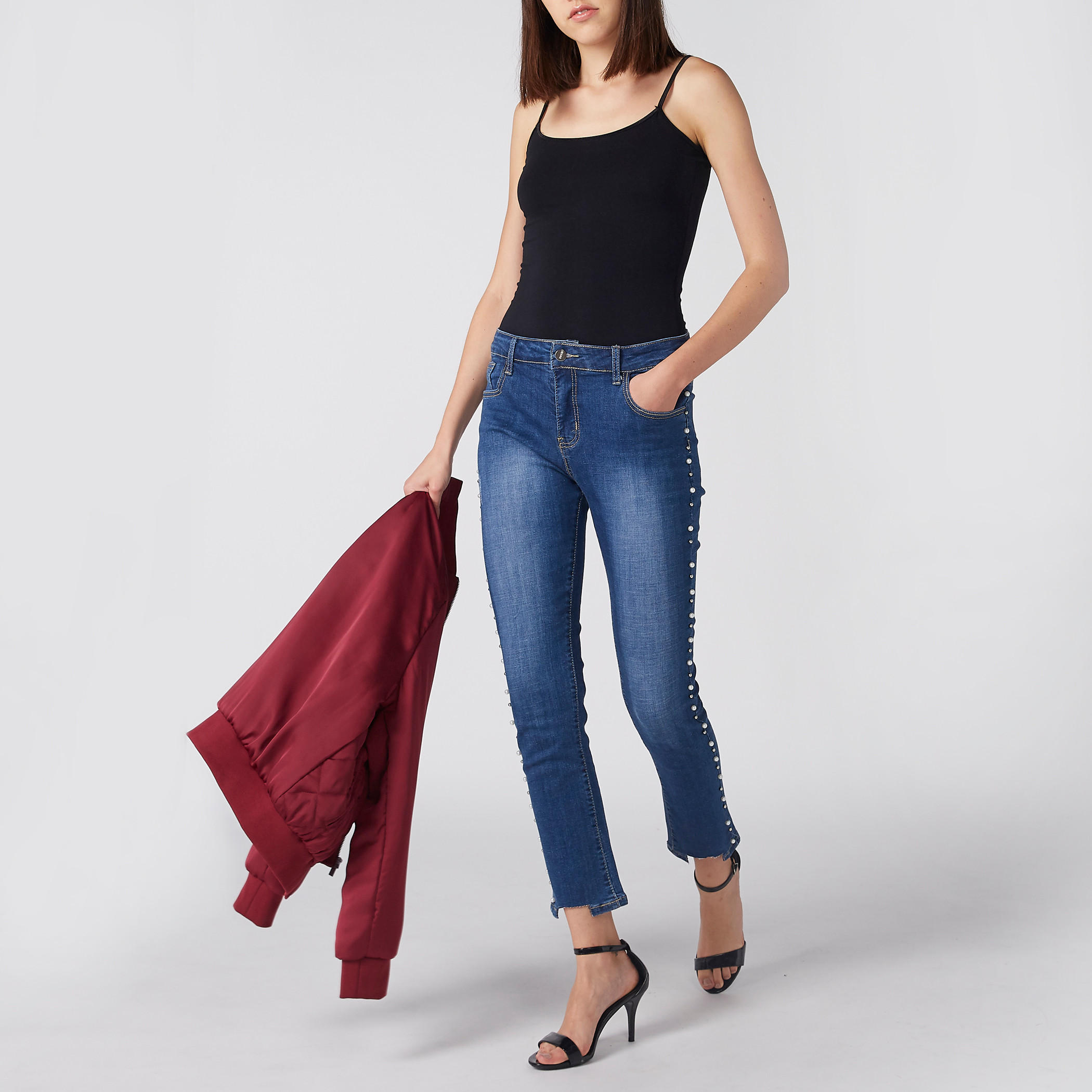 بنطال جينز بزر إغلاق وجيوب وتفاصيل لؤلؤ-women-clothing-bottoms-jeans-image-1