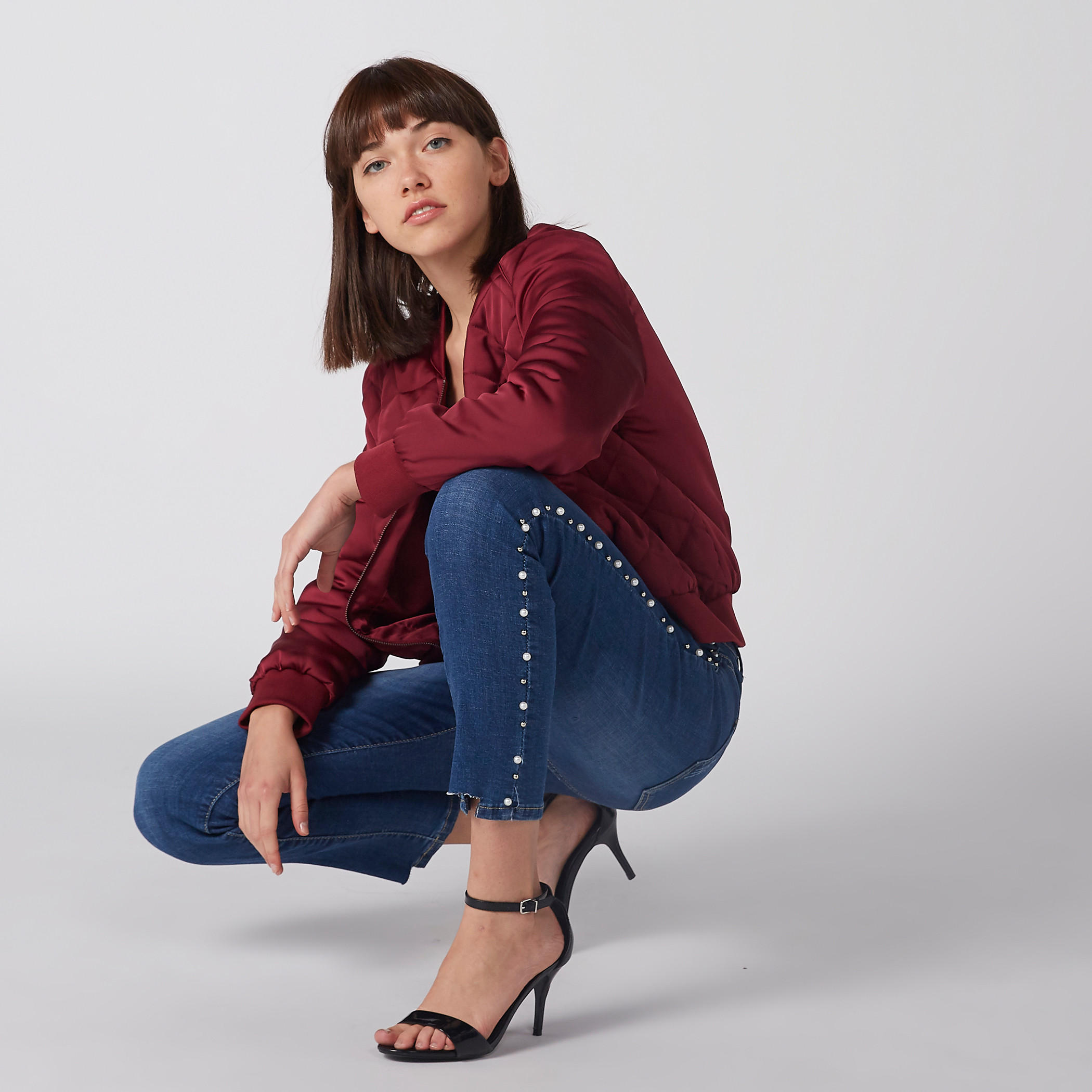 بنطال جينز بزر إغلاق وجيوب وتفاصيل لؤلؤ-women-clothing-bottoms-jeans-image-4