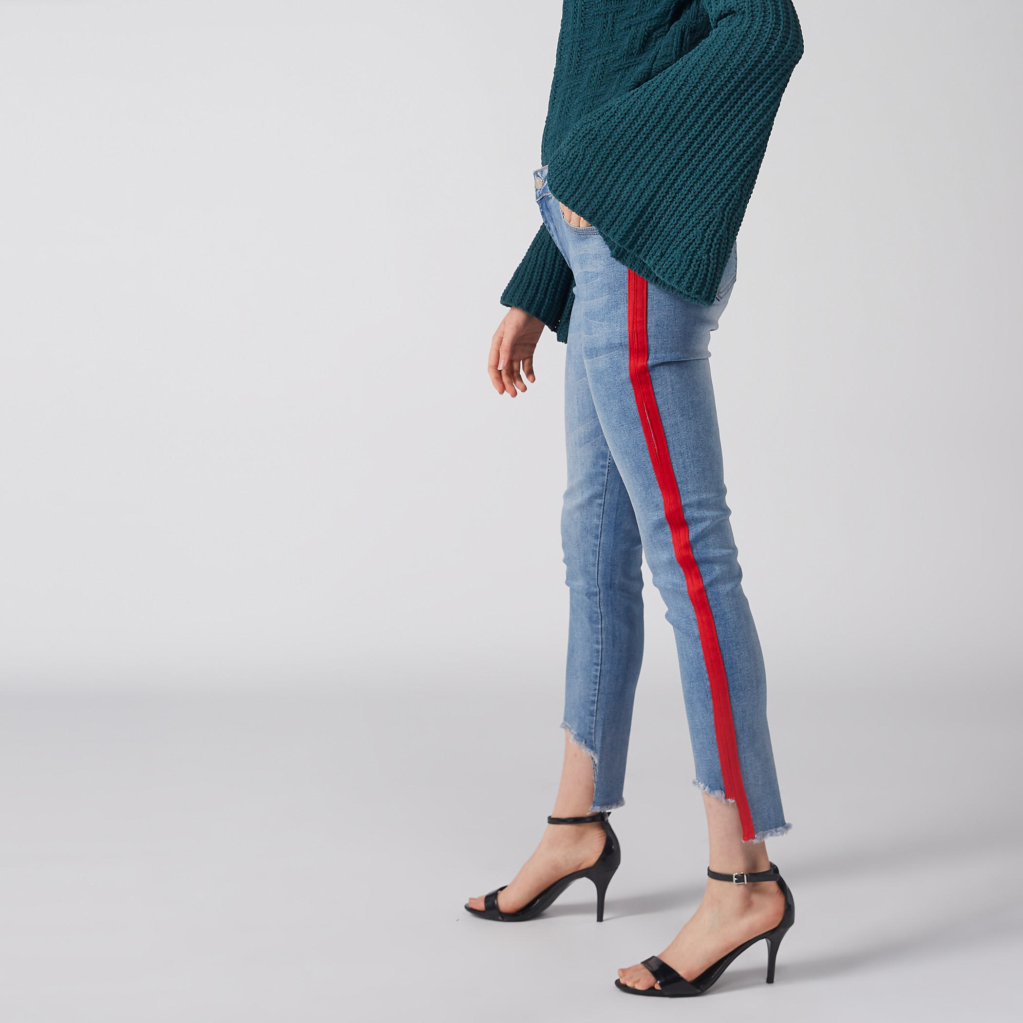بنطال جينز بزر إغلاق وجيوب-women-clothing-bottoms-jeans-image-3