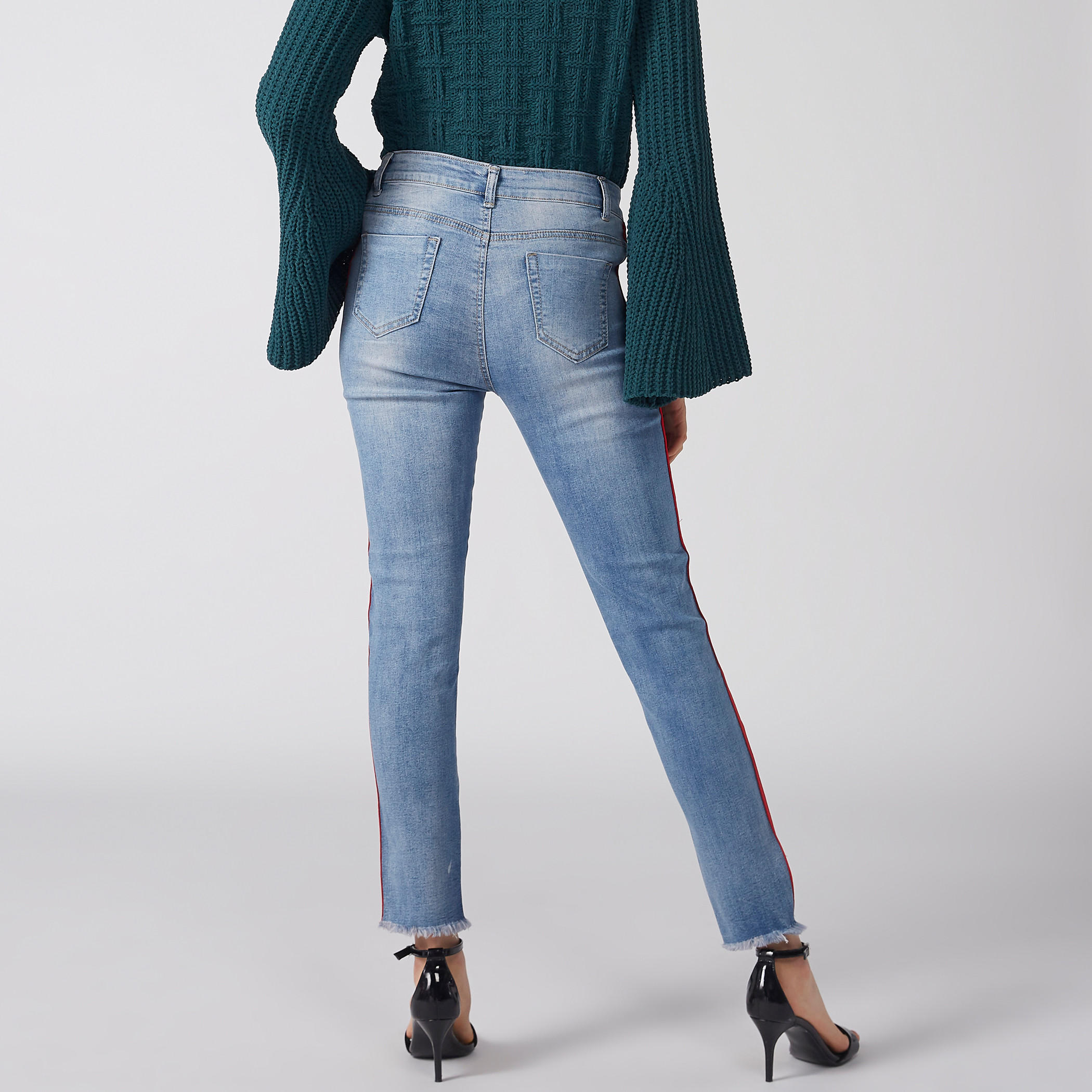 بنطال جينز بزر إغلاق وجيوب-women-clothing-bottoms-jeans-image-4