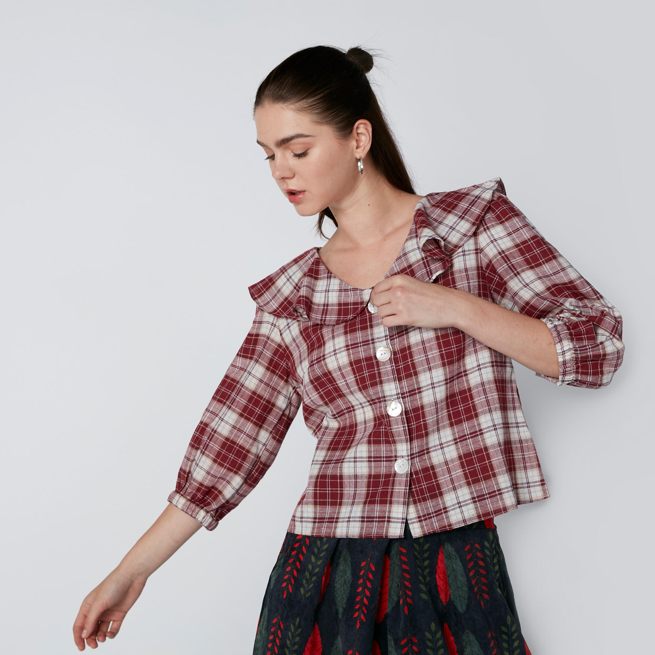 قميص كاروهات بأكمام 3/4 وأزرار-women-clothing-shirtsandblouses-shirts-image-1