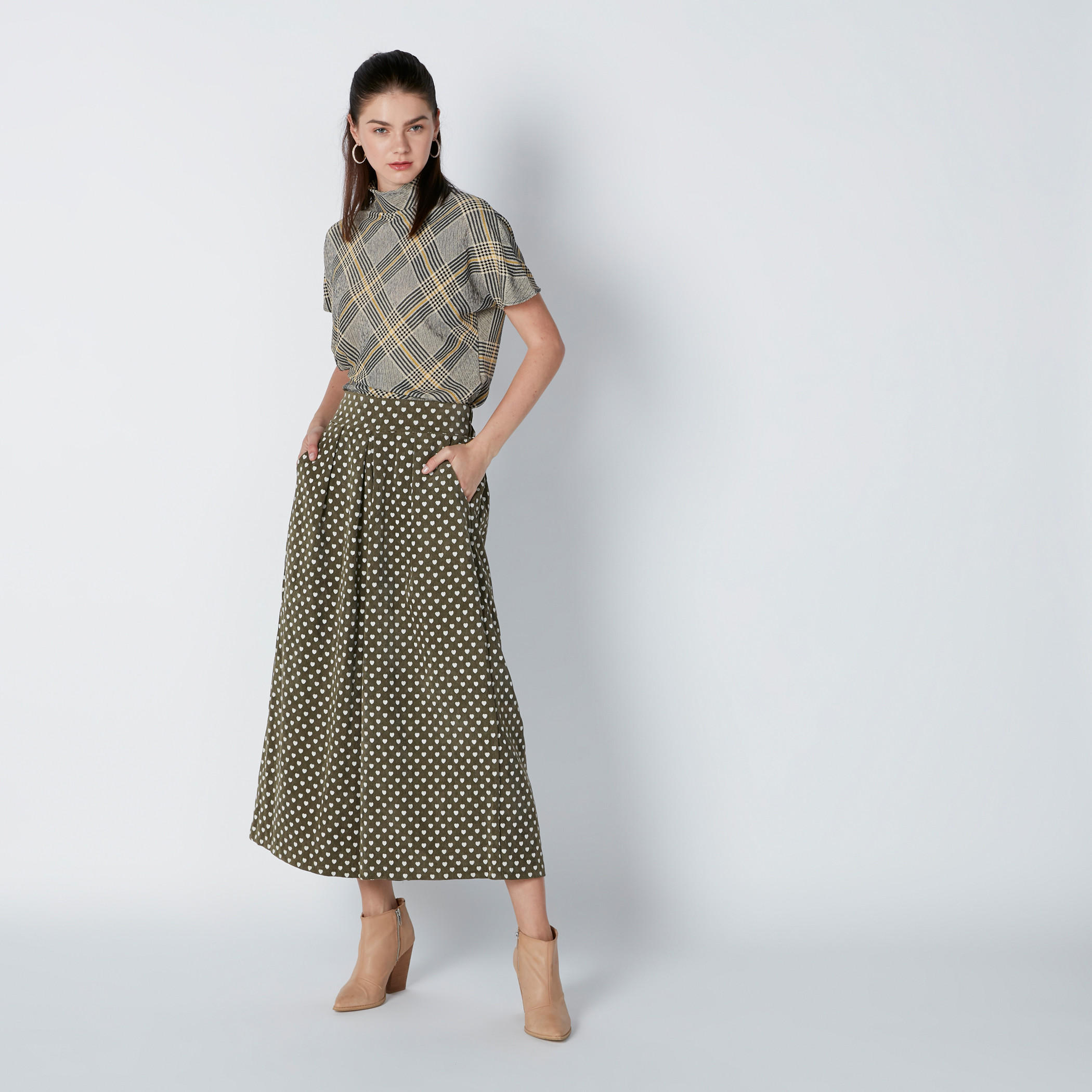 توب كاروهات برقبة عالية وسحّاب إغلاق-women-clothing-tshirts-image-4