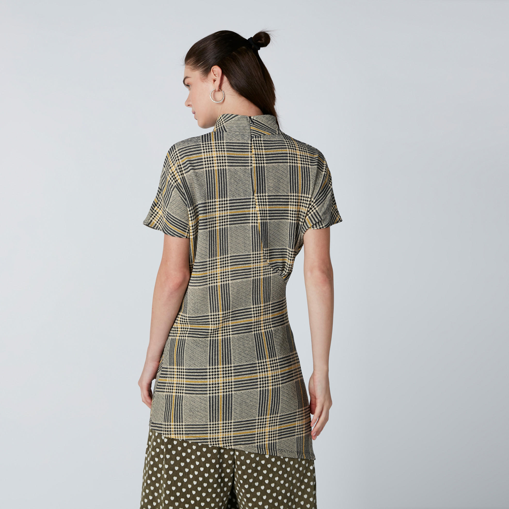 توب كاروهات برقبة عالية وسحّاب إغلاق-women-clothing-tshirts-image-3