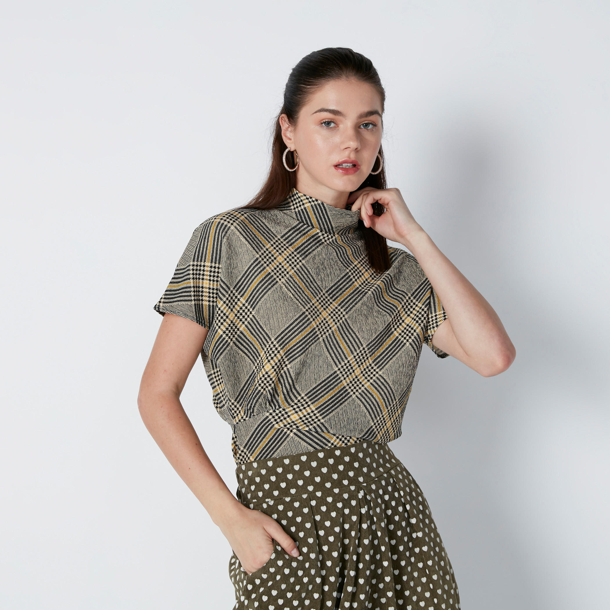 توب كاروهات برقبة عالية وسحّاب إغلاق-women-clothing-tshirts-image-2