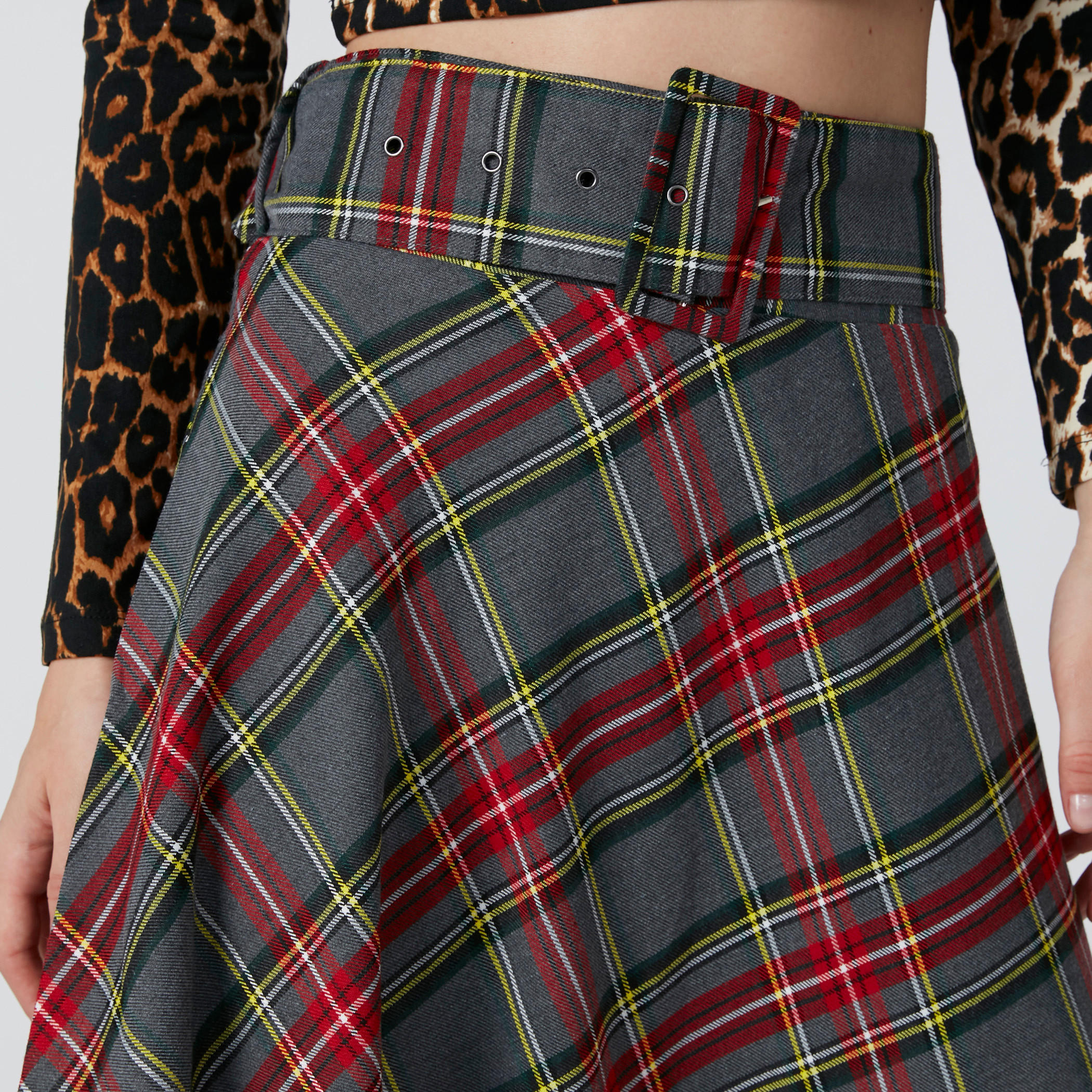 تنورة كاروهات متوسطة الطول بحزام-women-clothing-bottoms-skirts-image-5