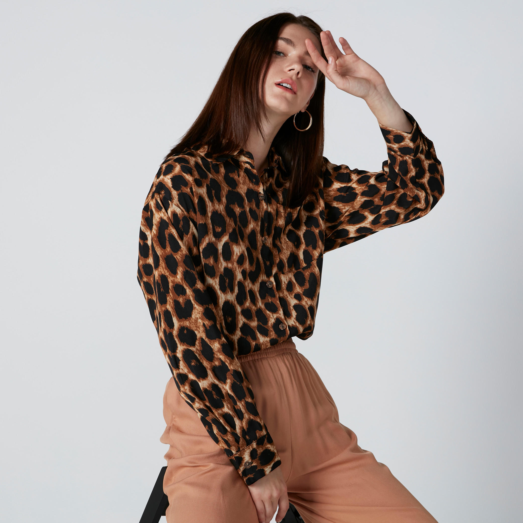 قميص بطبعات حيوانات وأكمام طويلة وجيب على الصدر-women-clothing-shirtsandblouses-shirts-image-1