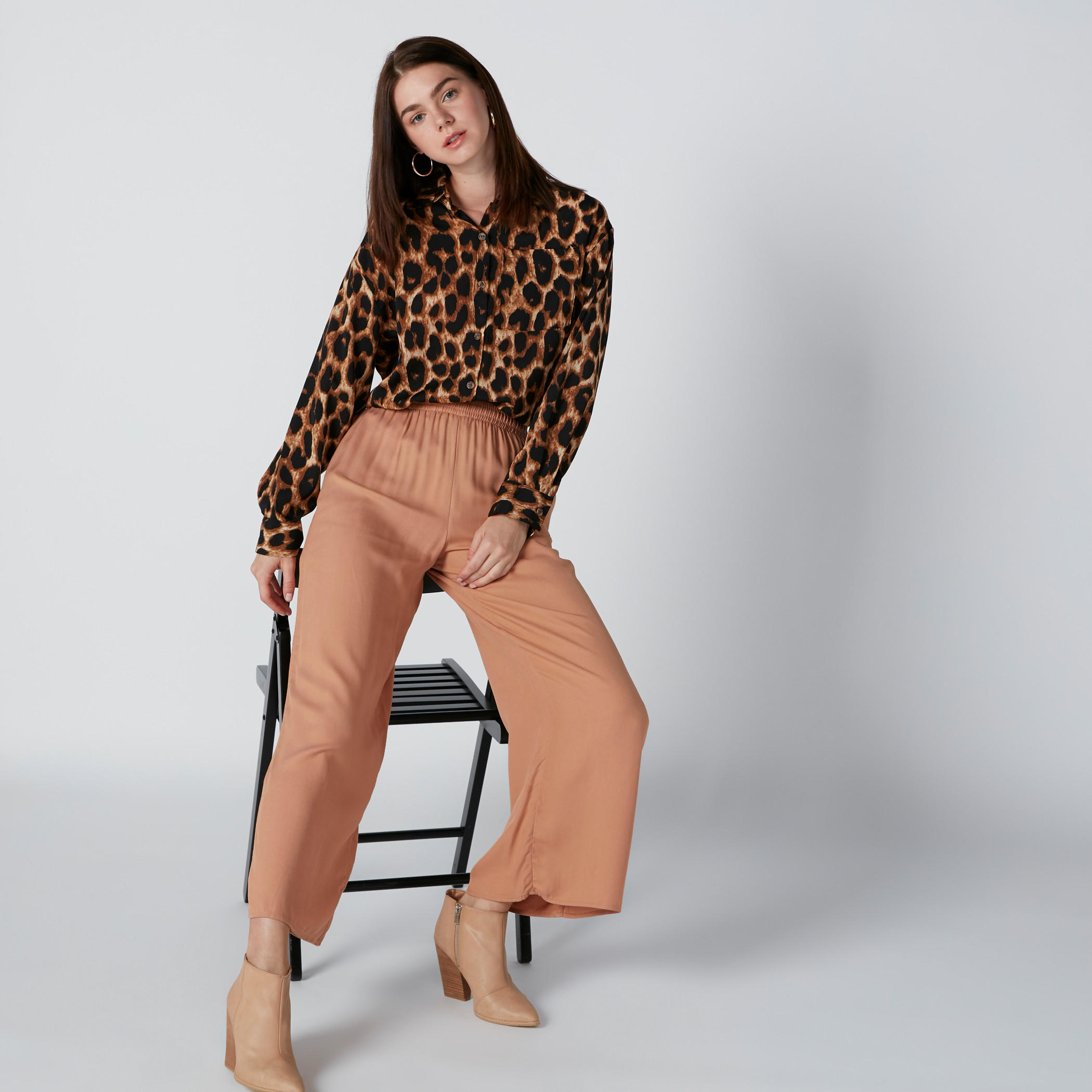 قميص بطبعات حيوانات وأكمام طويلة وجيب على الصدر-women-clothing-shirtsandblouses-shirts-image-3