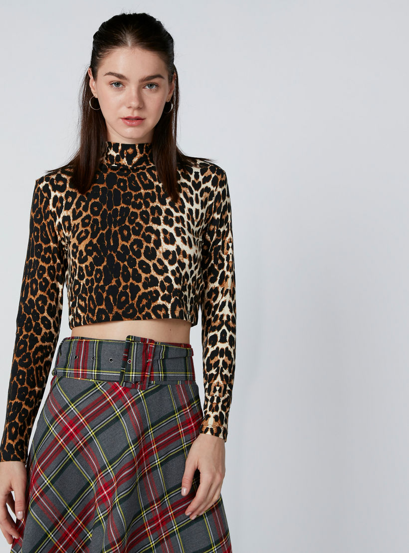 توب قصير بطبعات الحيوانات وياقة عالية وأكمام طويلة-women-clothing-tshirts-image-1