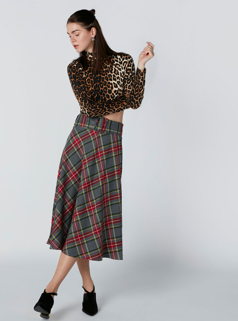 توب قصير بطبعات الحيوانات وياقة عالية وأكمام طويلة-women-clothing-tshirts-image-3
