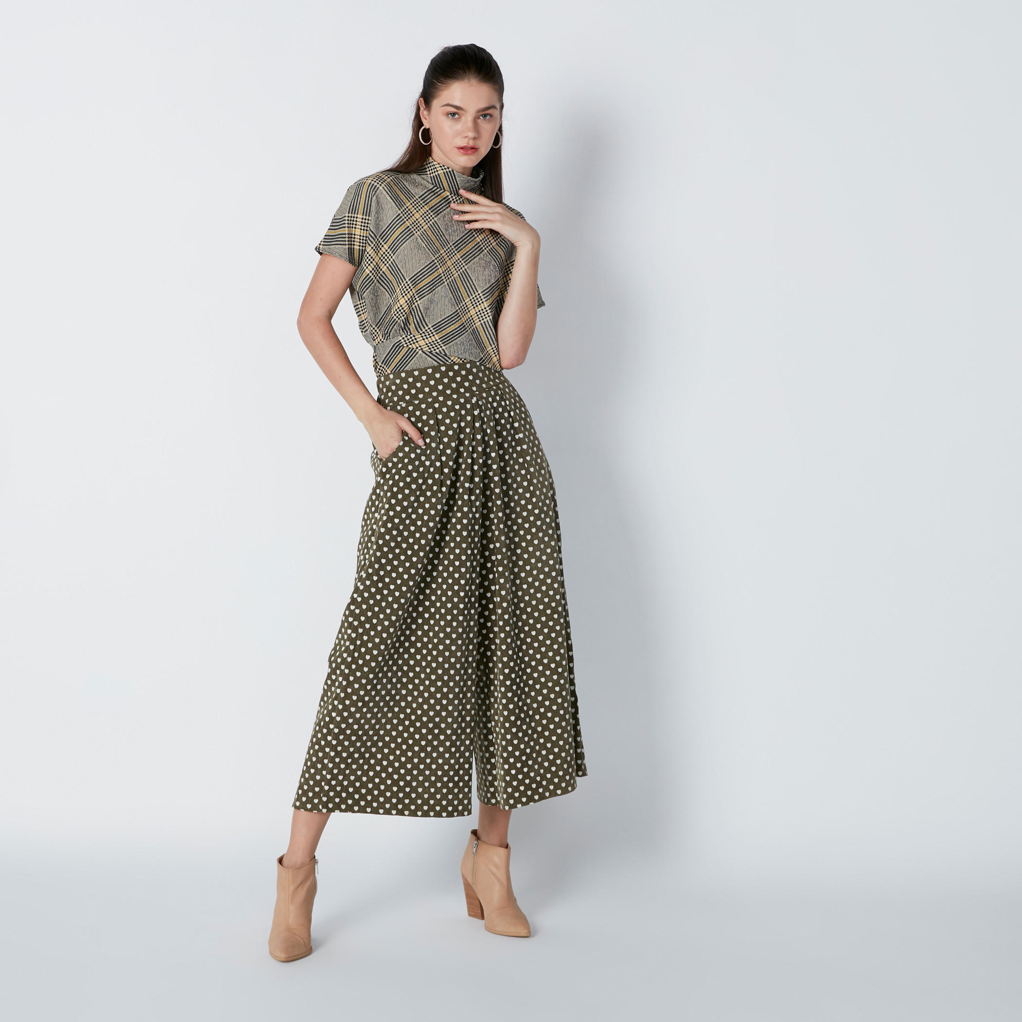 بنطال واسع الساقين بطبعات وجيوب-women-clothing-bottoms-trousers-image-1