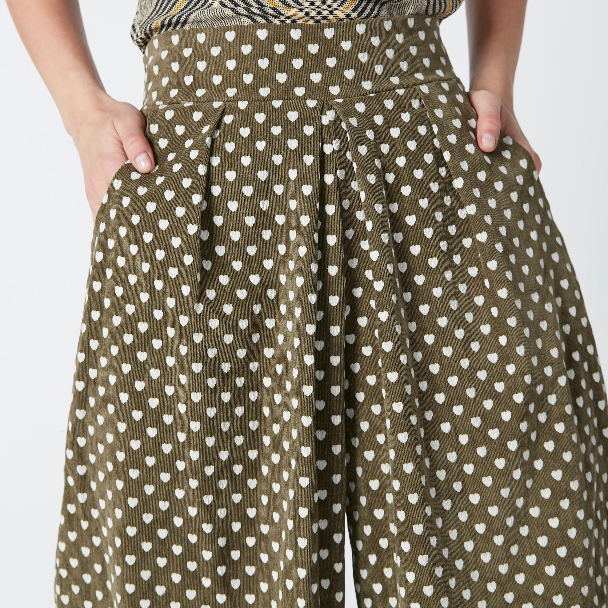 بنطال واسع الساقين بطبعات وجيوب-women-clothing-bottoms-trousers-image-4