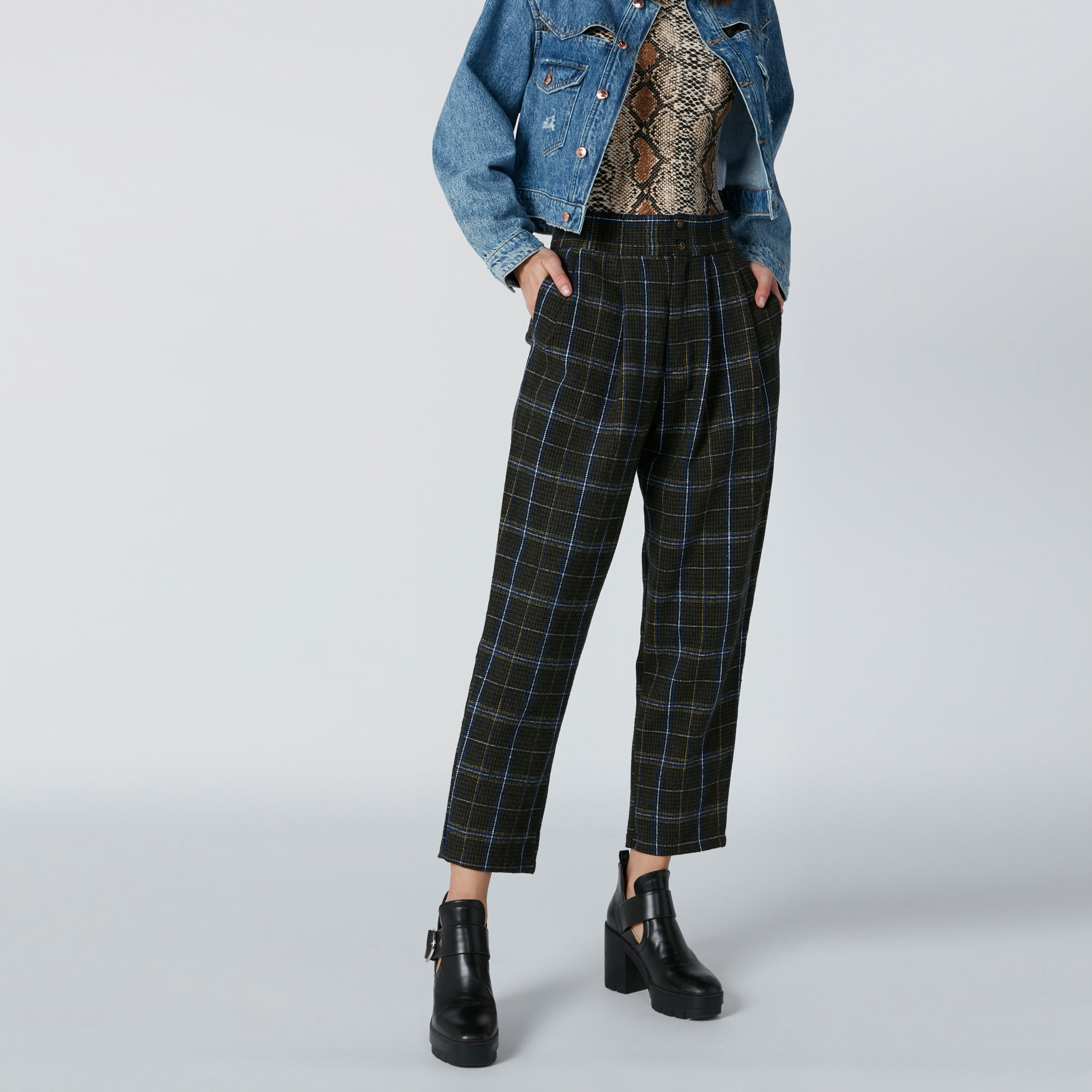 بنطال كاروهات بخصر متوسط الارتفاع وجيوب-women-clothing-bottoms-trousers-image-1