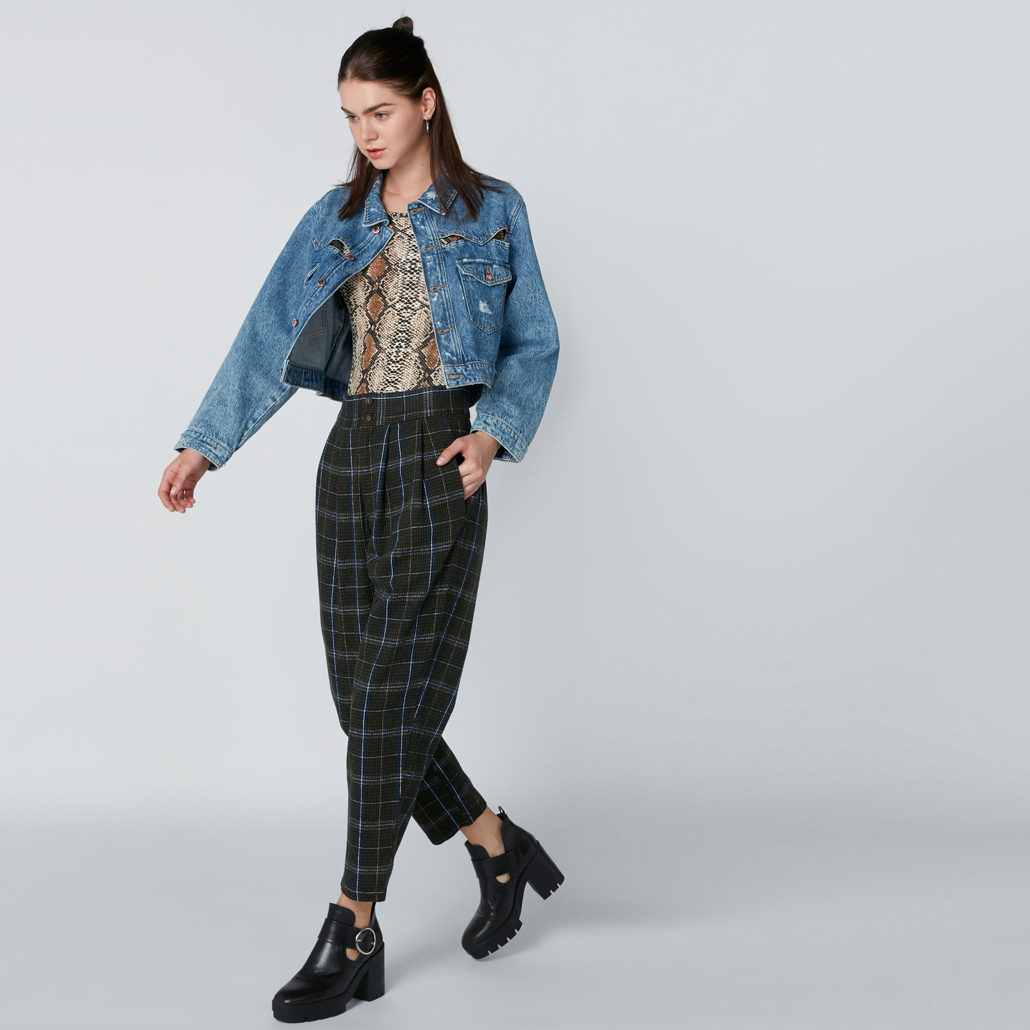 بنطال كاروهات بخصر متوسط الارتفاع وجيوب-women-clothing-bottoms-trousers-image-3