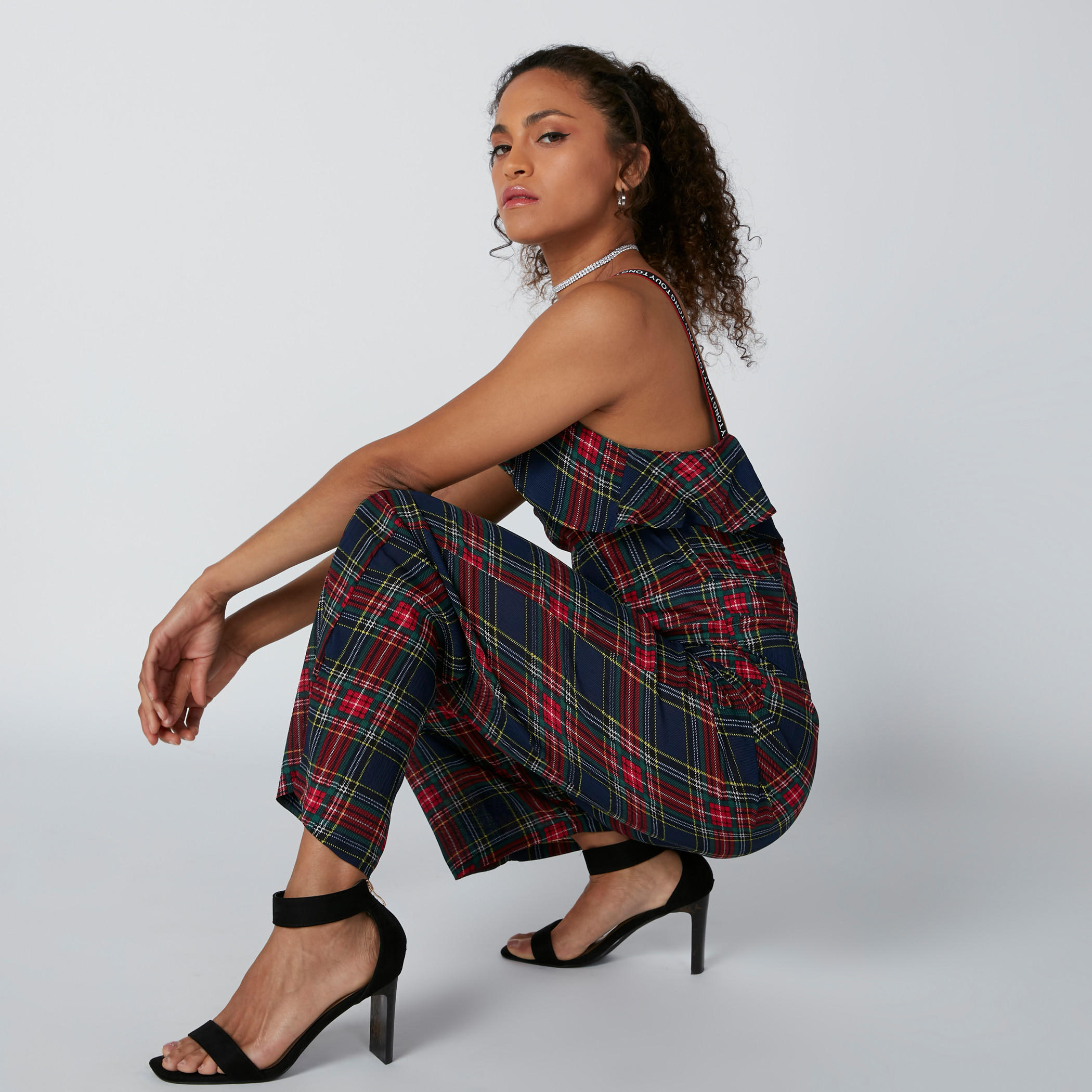 أفرول كاروهات بياقة كشكش وحمّالات بطبعات-women-clothing-jumpsuits-image-1