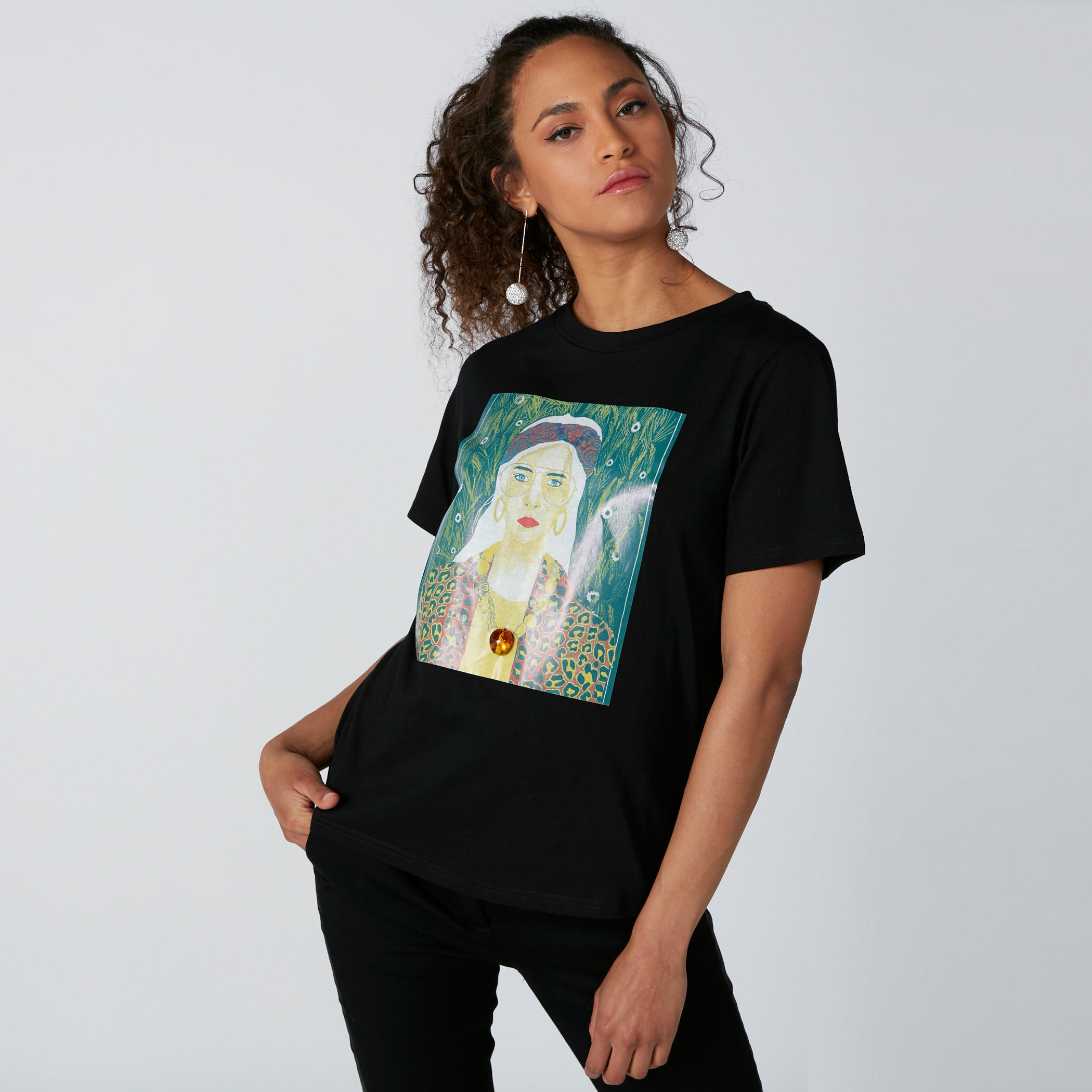 تيشيرت بياقة مستديرة وأكمام قصيرة وطبعات-women-clothing-tshirts-image-4