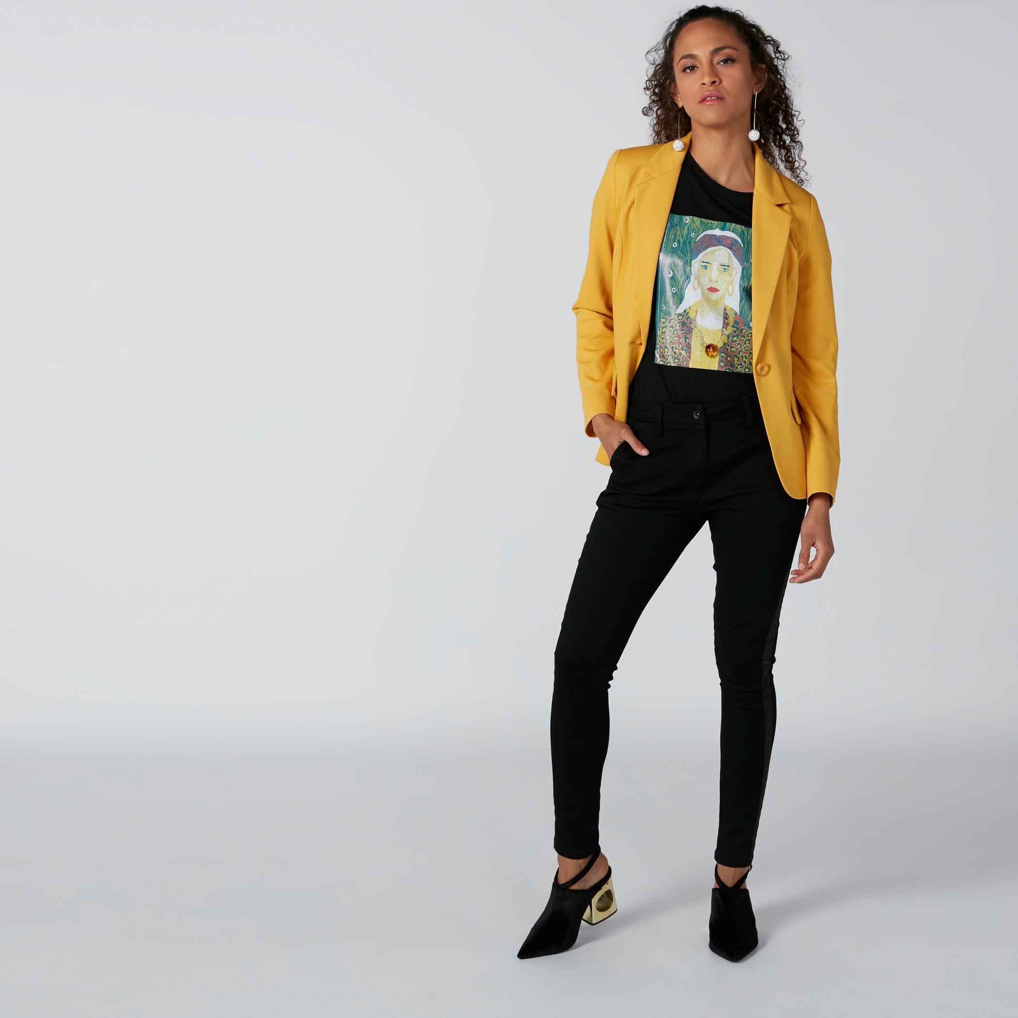 تيشيرت بياقة مستديرة وأكمام قصيرة وطبعات-women-clothing-tshirts-image-2